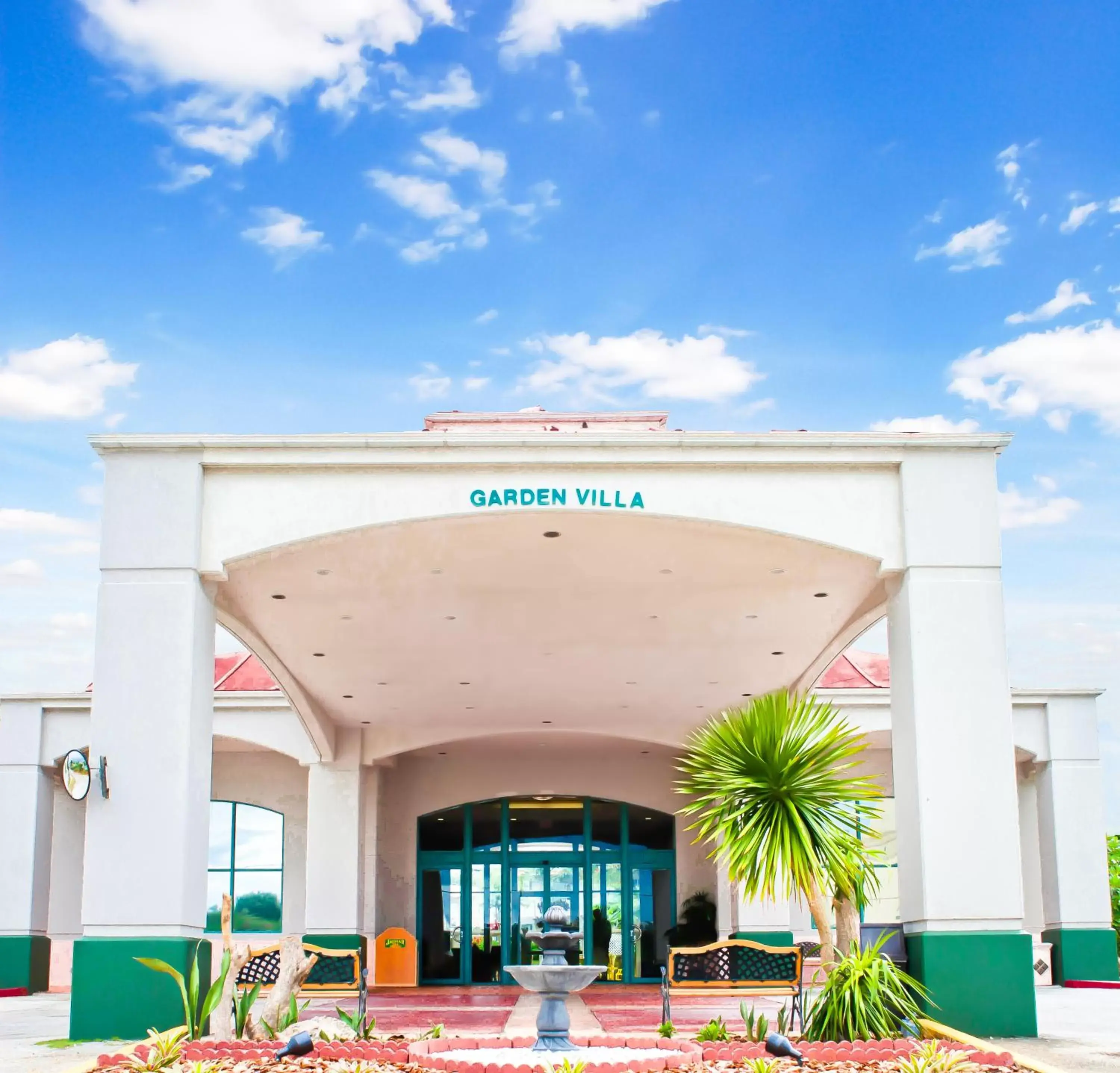 Facade/entrance in Garden Villa Hotel