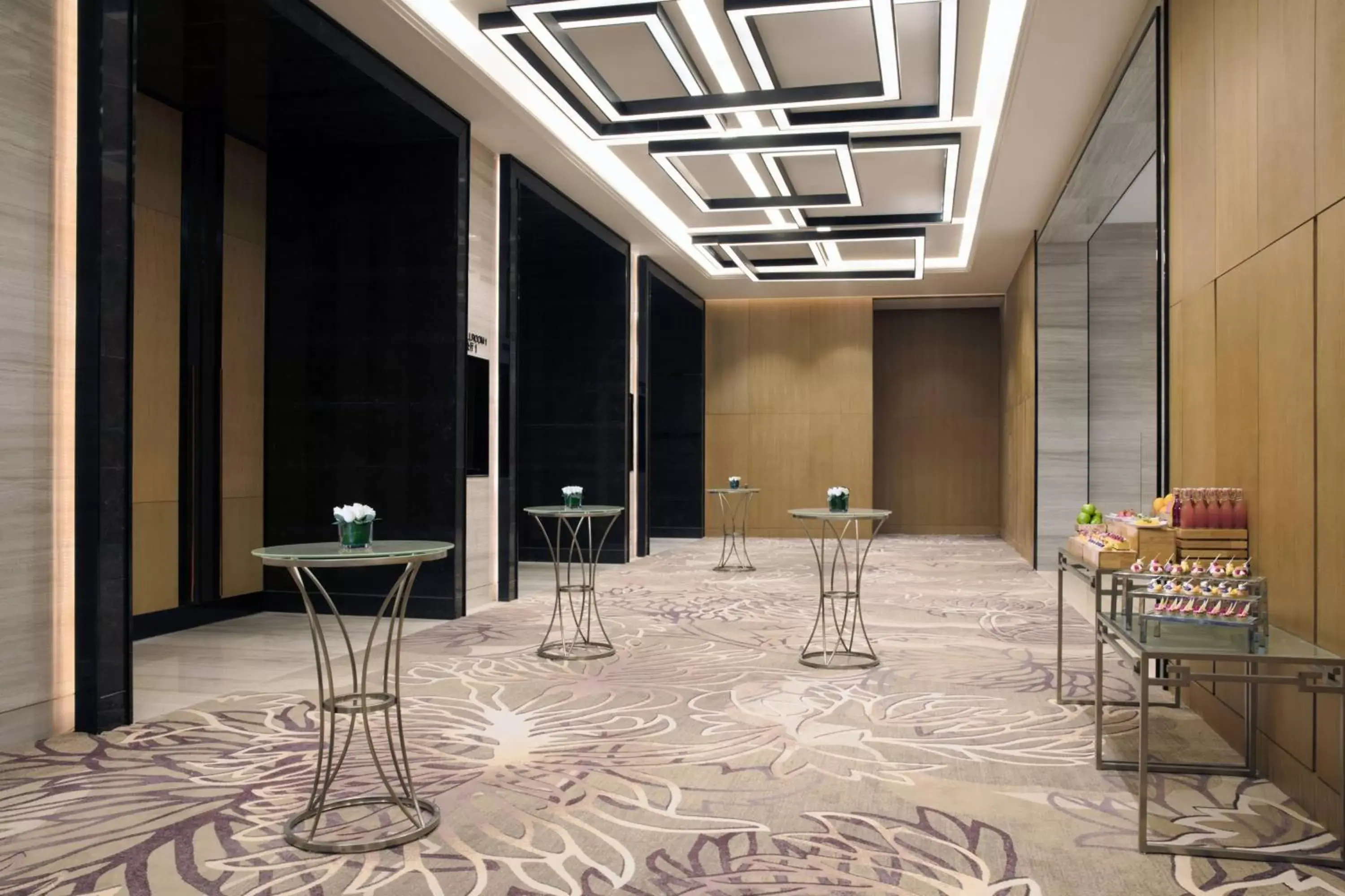 Meeting/conference room in Courtyard by Marriott Zhengzhou Airport