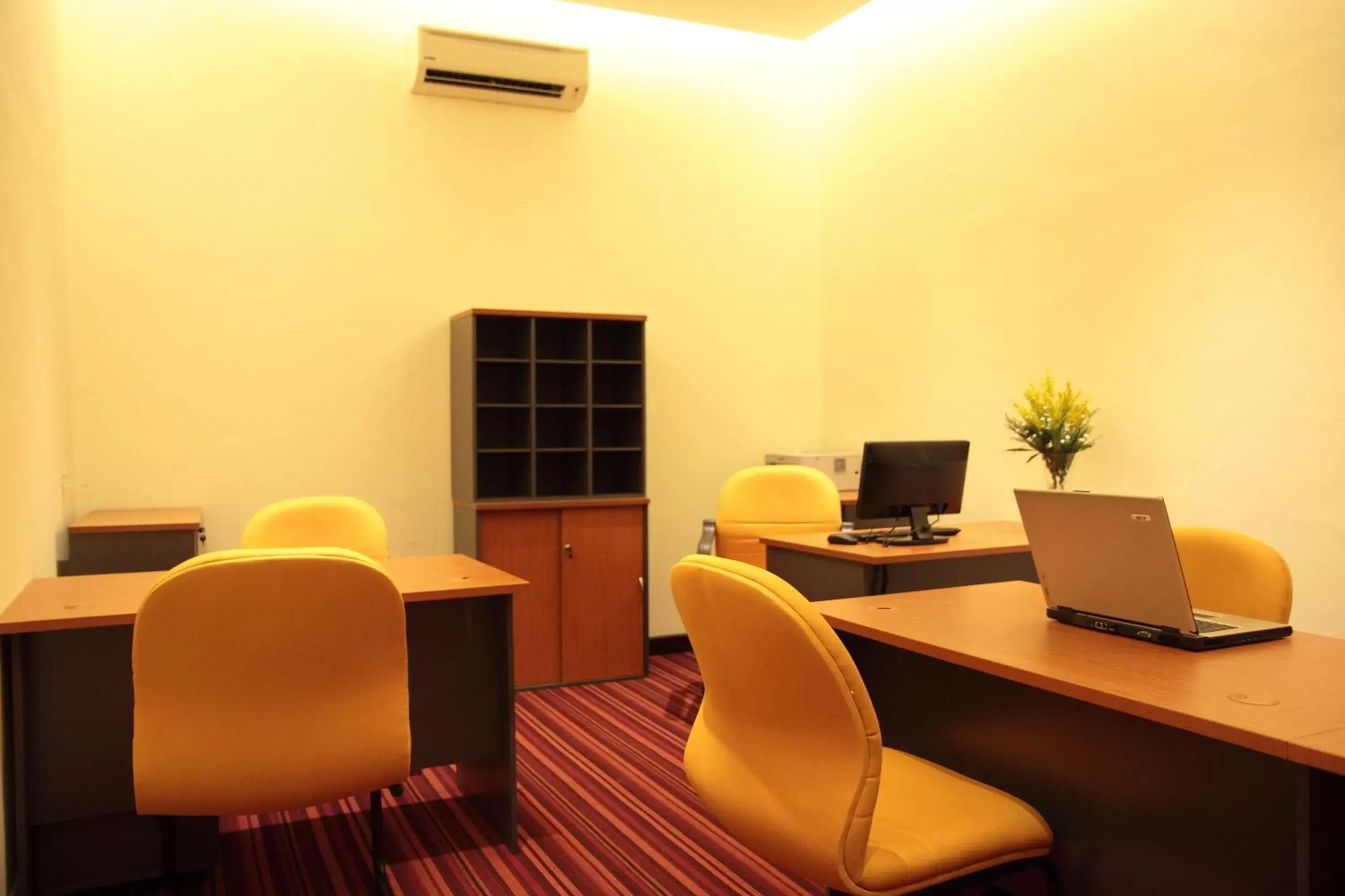 Business facilities, TV/Entertainment Center in The Guest Hotel & Spa