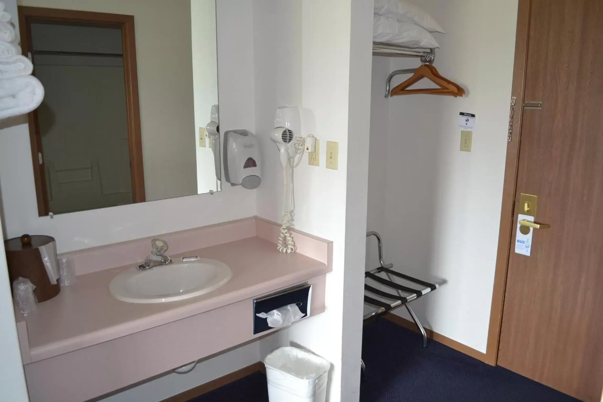 Bathroom in Sky Lodge Inn & Suites - Delavan