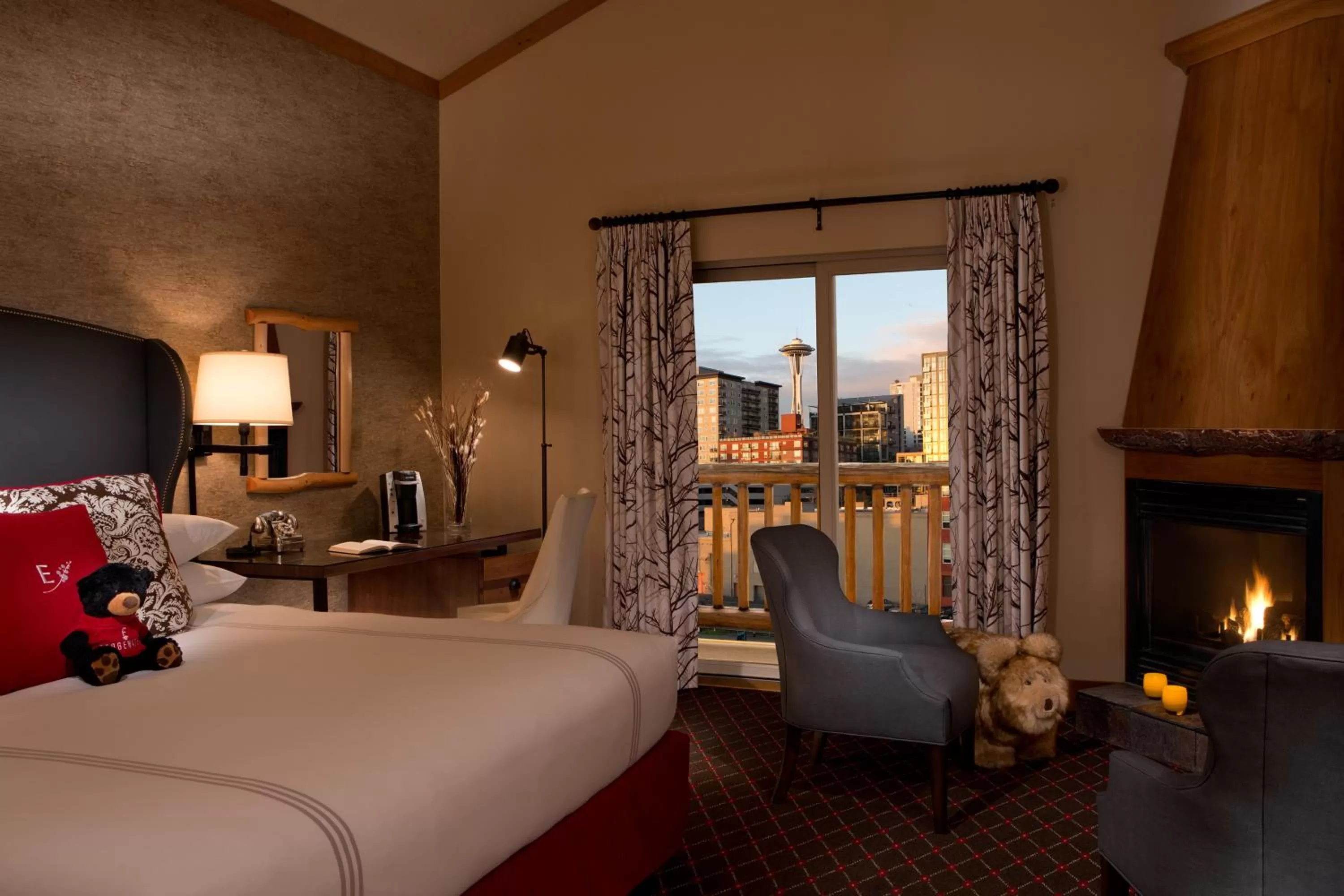 Bed in The Edgewater, a Noble House Hotel