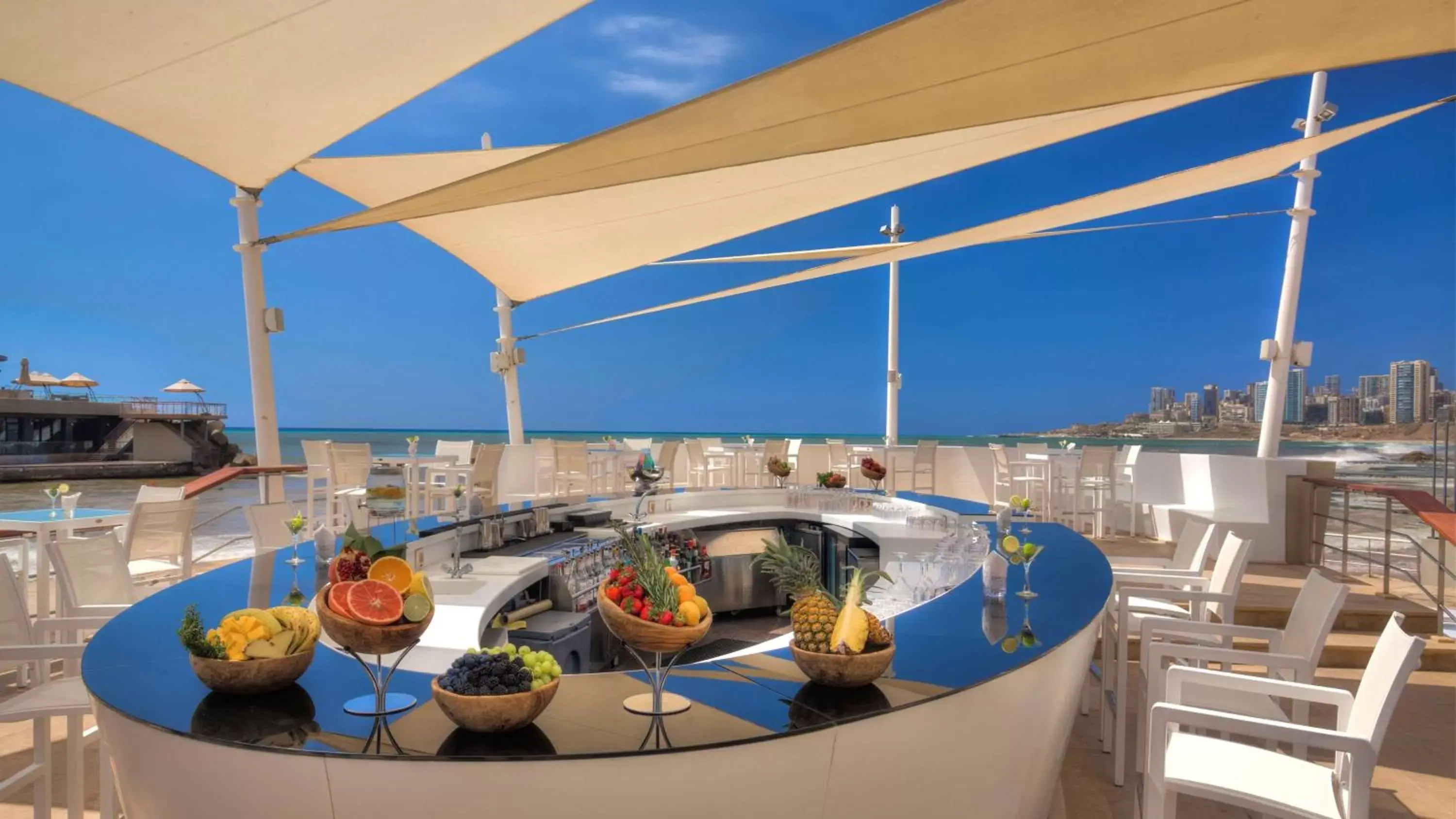 Lounge or bar in Kempinski Summerland Hotel & Resort Beirut