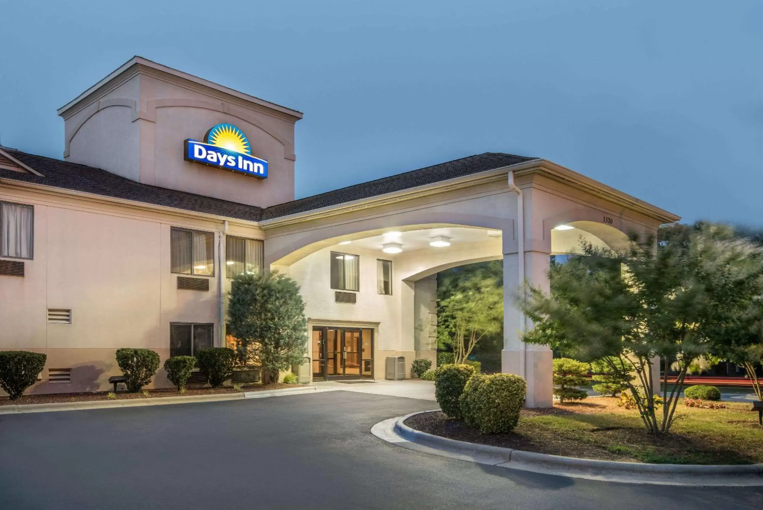 Property building in Days Inn by Wyndham Burlington East