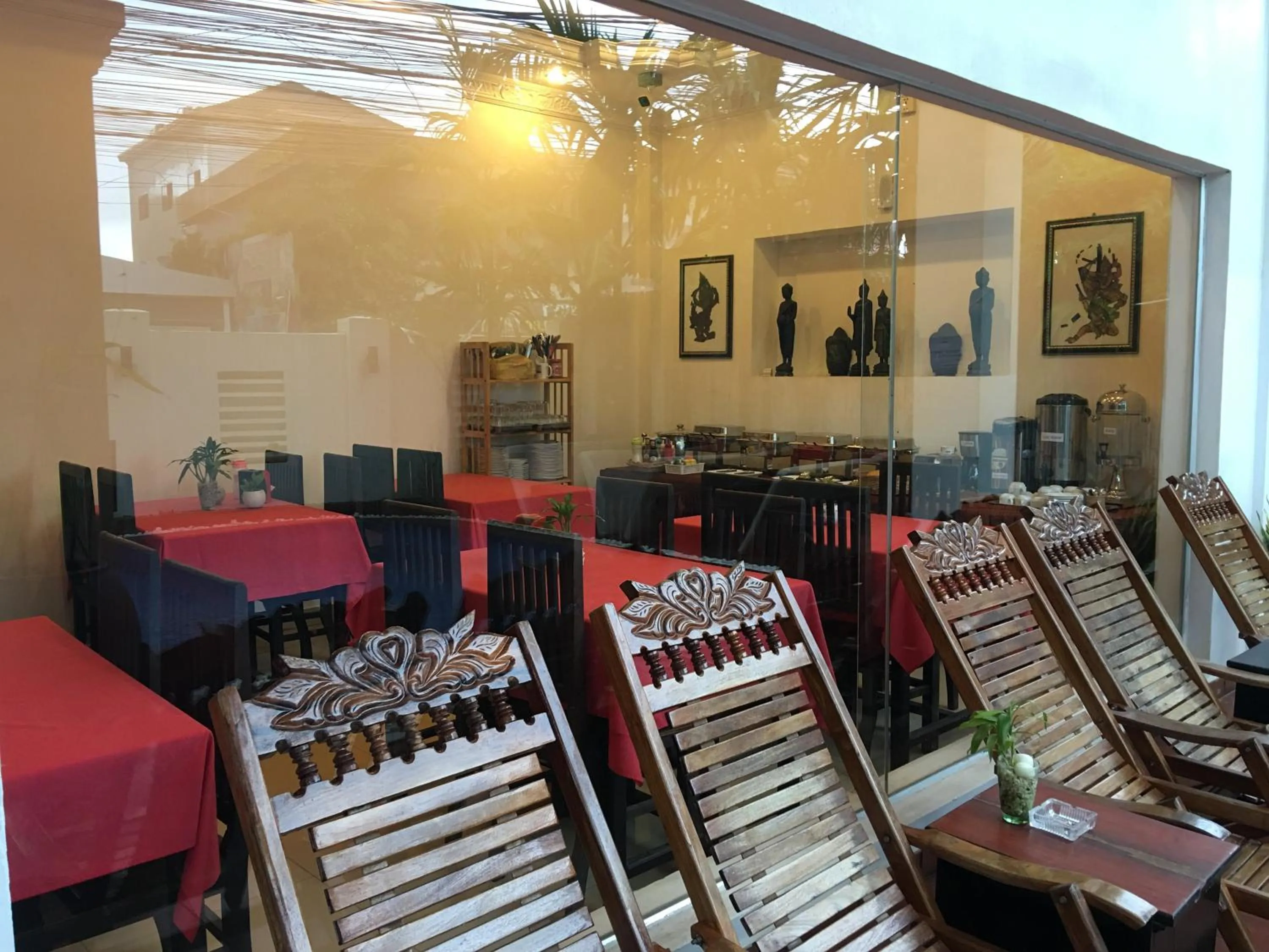 Restaurant/places to eat in King Boutique Hotel