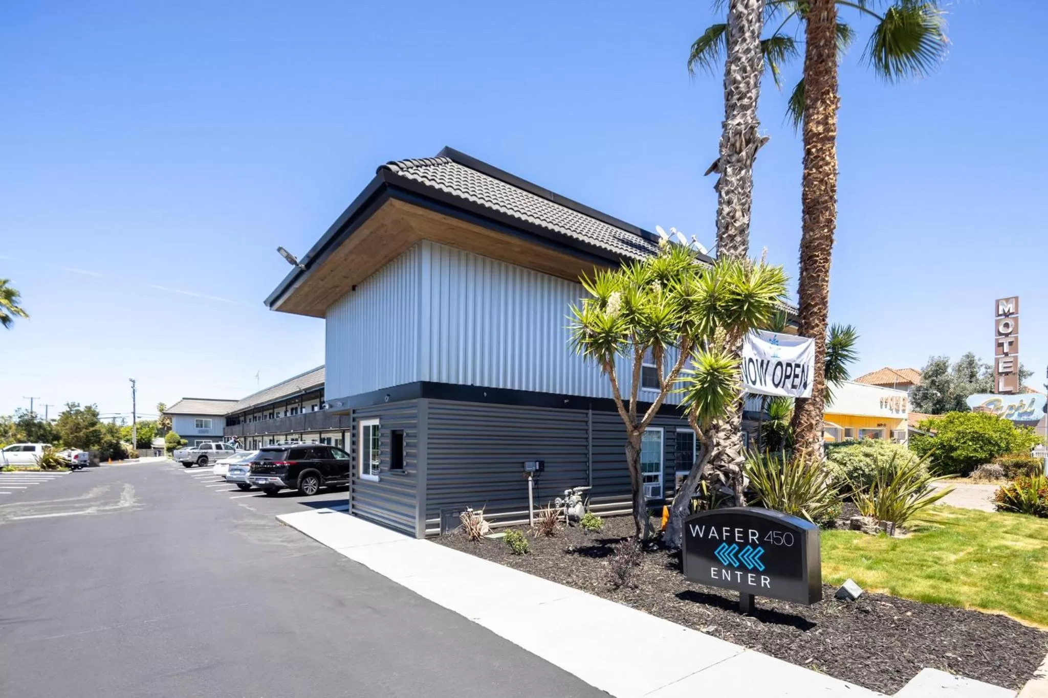 Property building in WAFER 450 Hotel