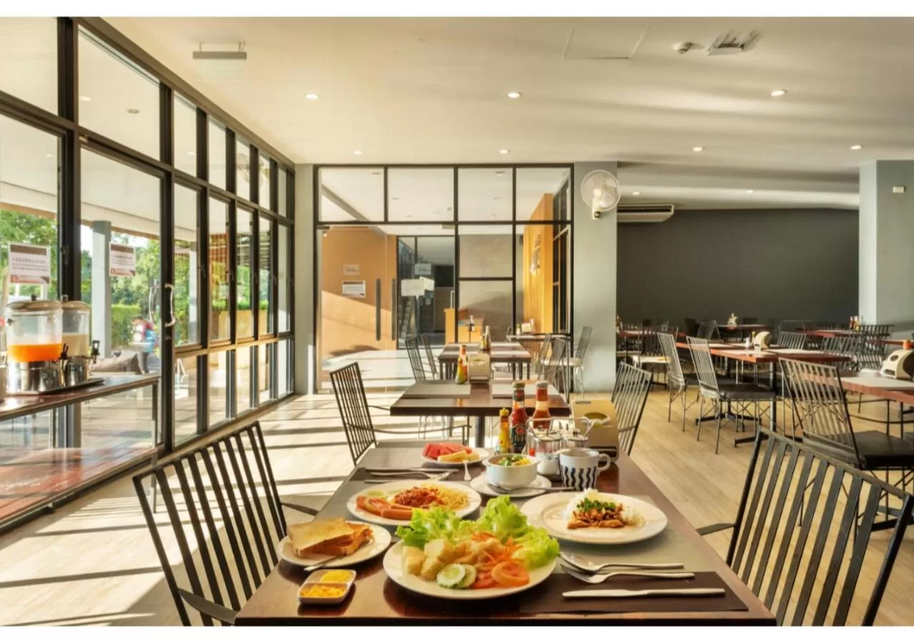 Restaurant/places to eat in The Wind Hotel