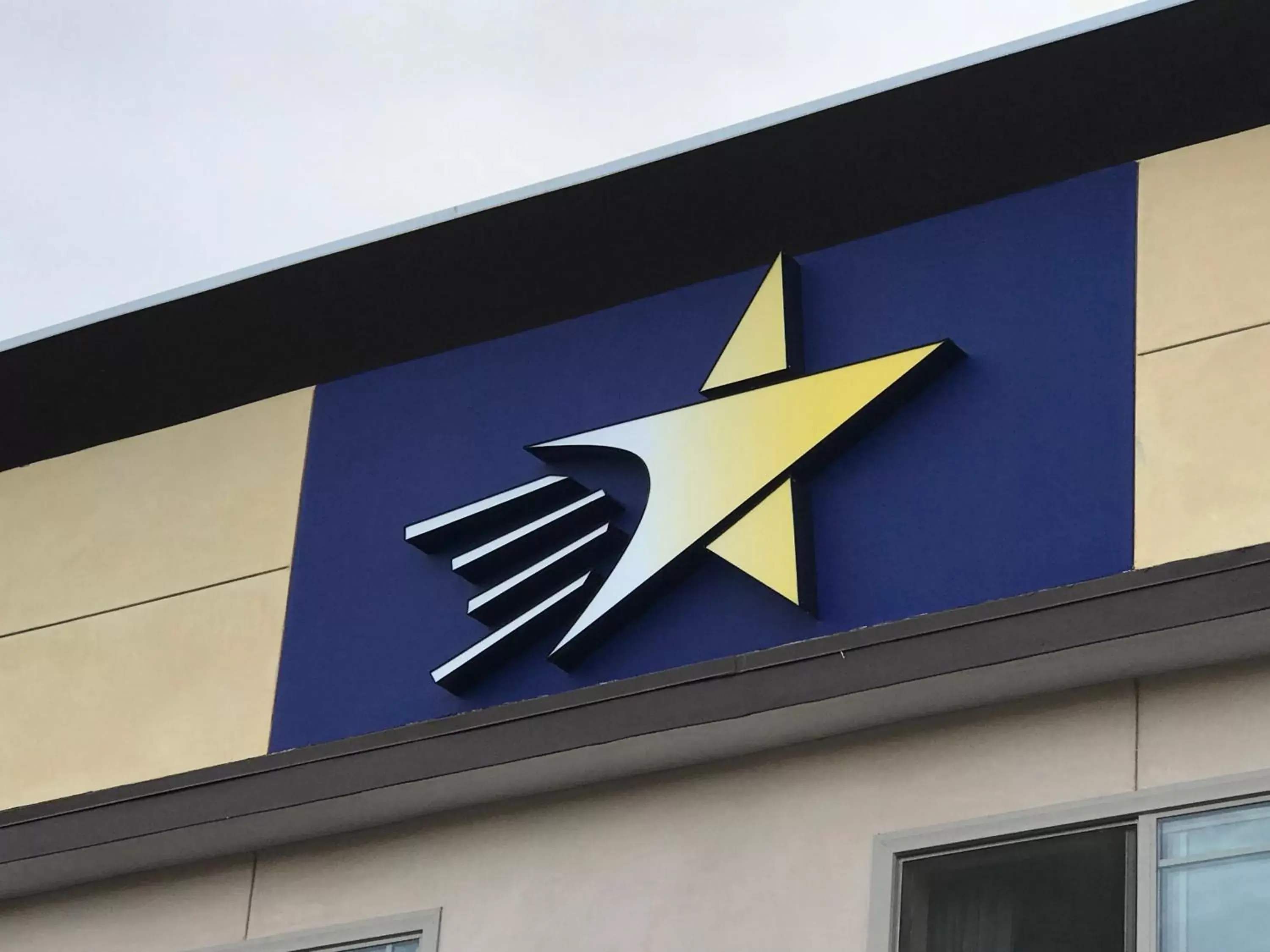 Property building in Starlight Inn South El Monte Property building in Starlight Inn South El Monte