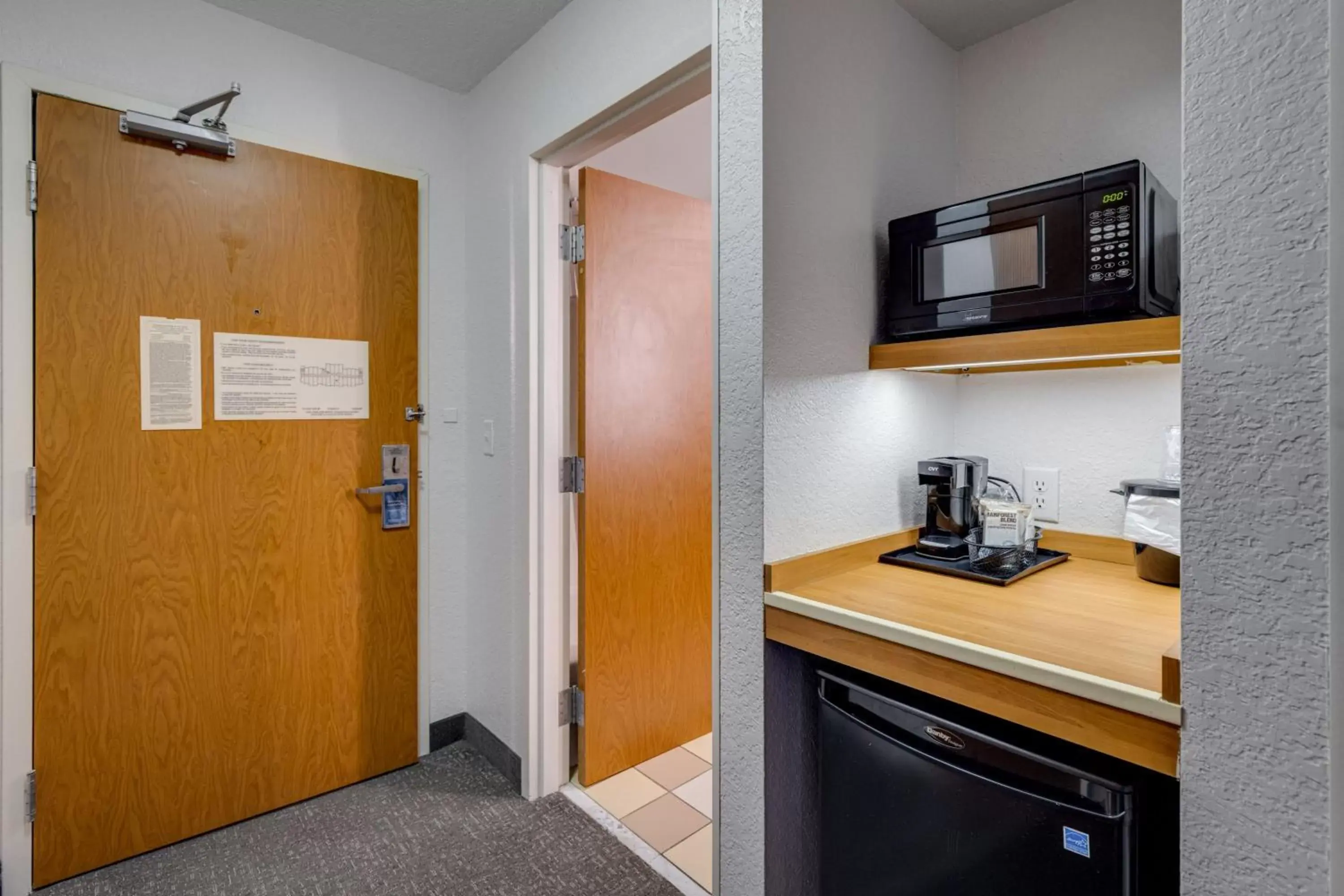 Photo of the whole room, Kitchen/Kitchenette in Fairfield Inn & Suites by Marriott Lawton