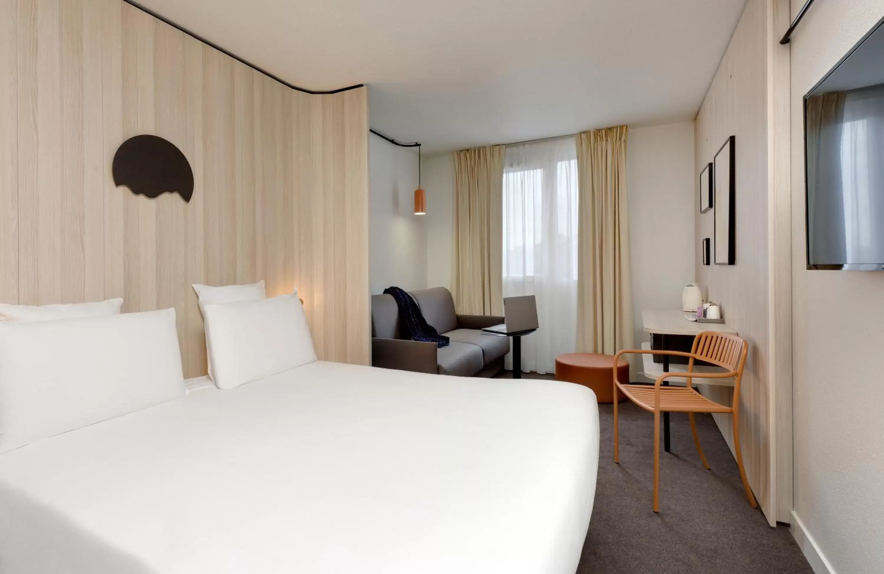 Photo of the whole room, Bed in Kyriad Clermont-Ferrand-Sud - La Pardieu Photo of the whole room, Bed in Kyriad Clermont-Ferrand-Sud - La Pardieu