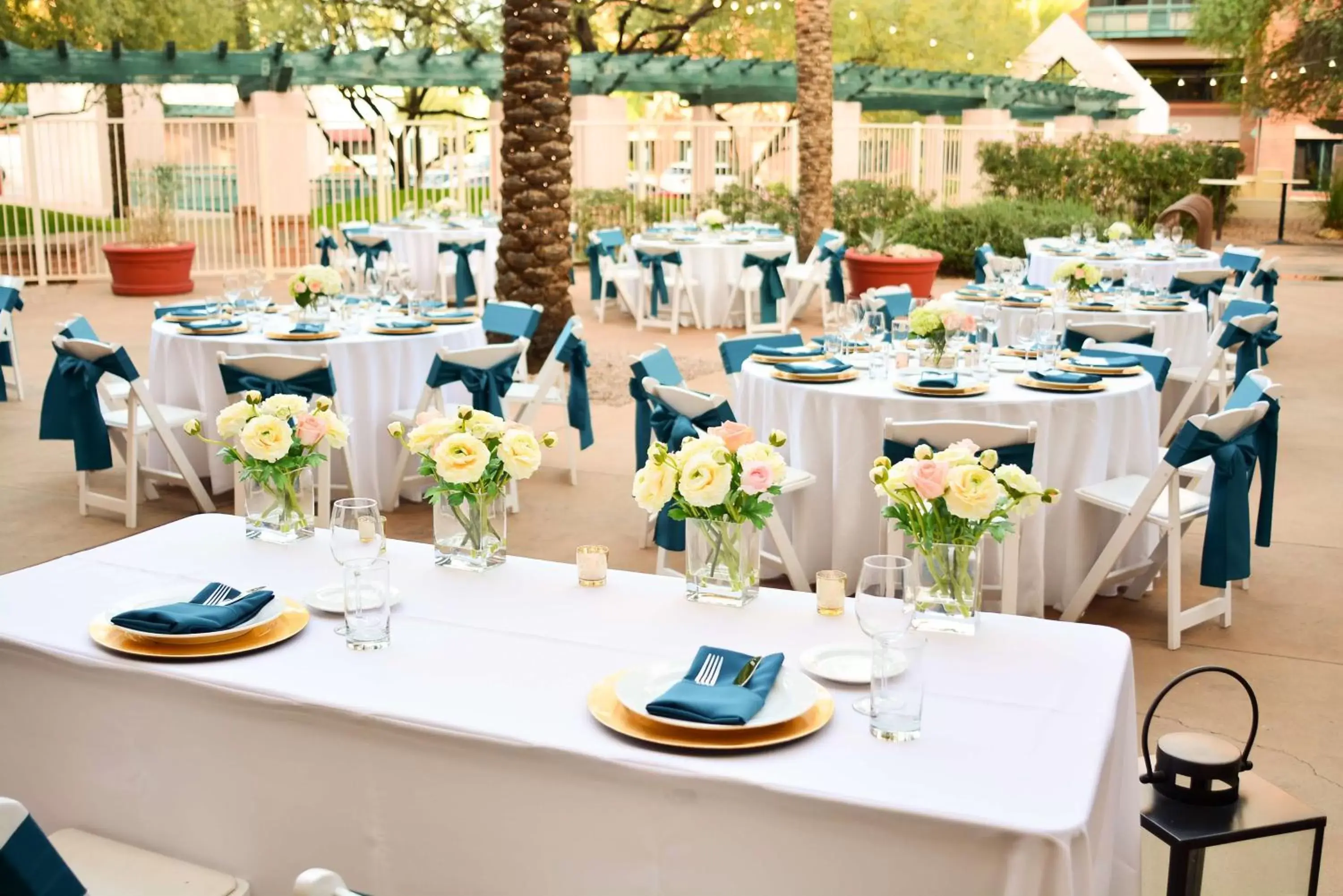 Inner courtyard view, Restaurant/Places to Eat in Hilton Garden Inn Scottsdale Old Town