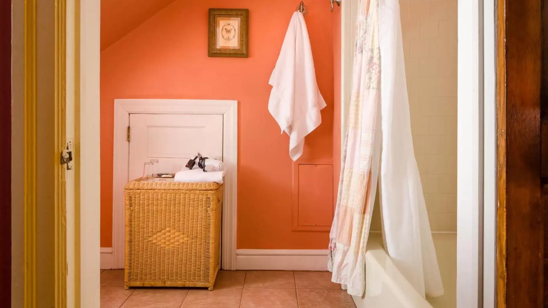 Bathroom in Carisbrooke Inn Bed & Breakfast