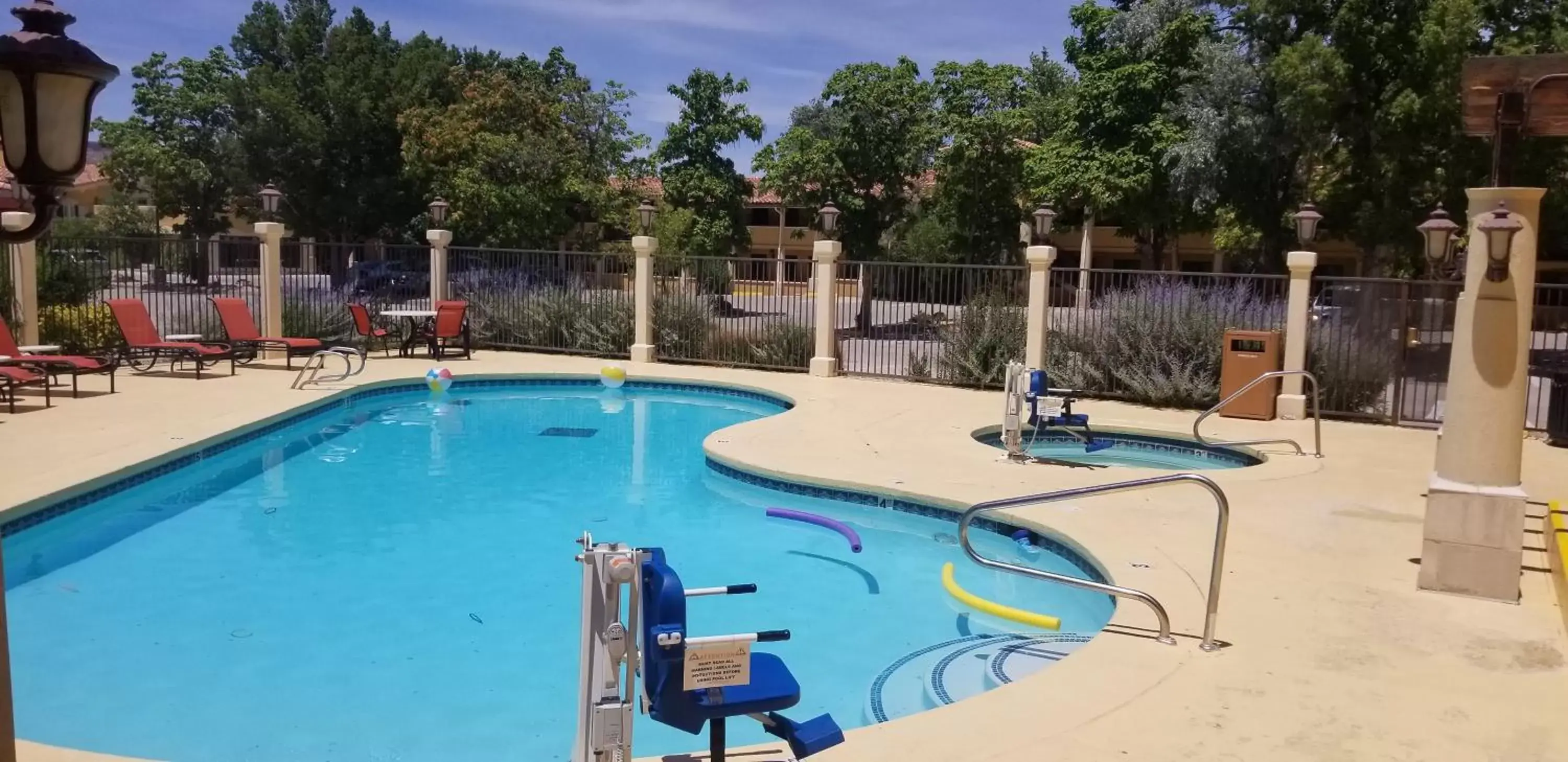 Swimming Pool in Best Western Plus Greenwell Inn