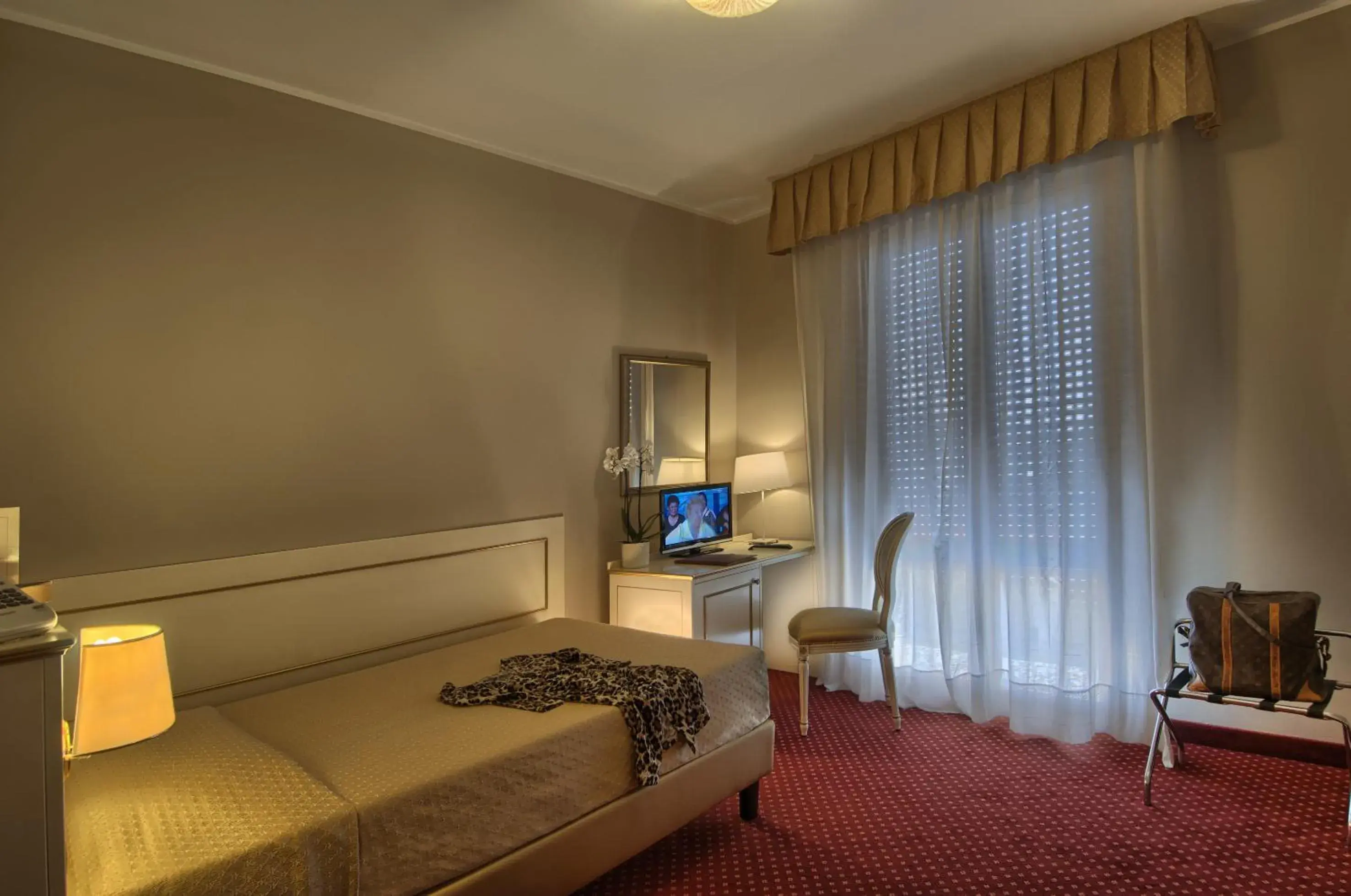 Bedroom, TV/Entertainment Center in Hotel Terme Principe