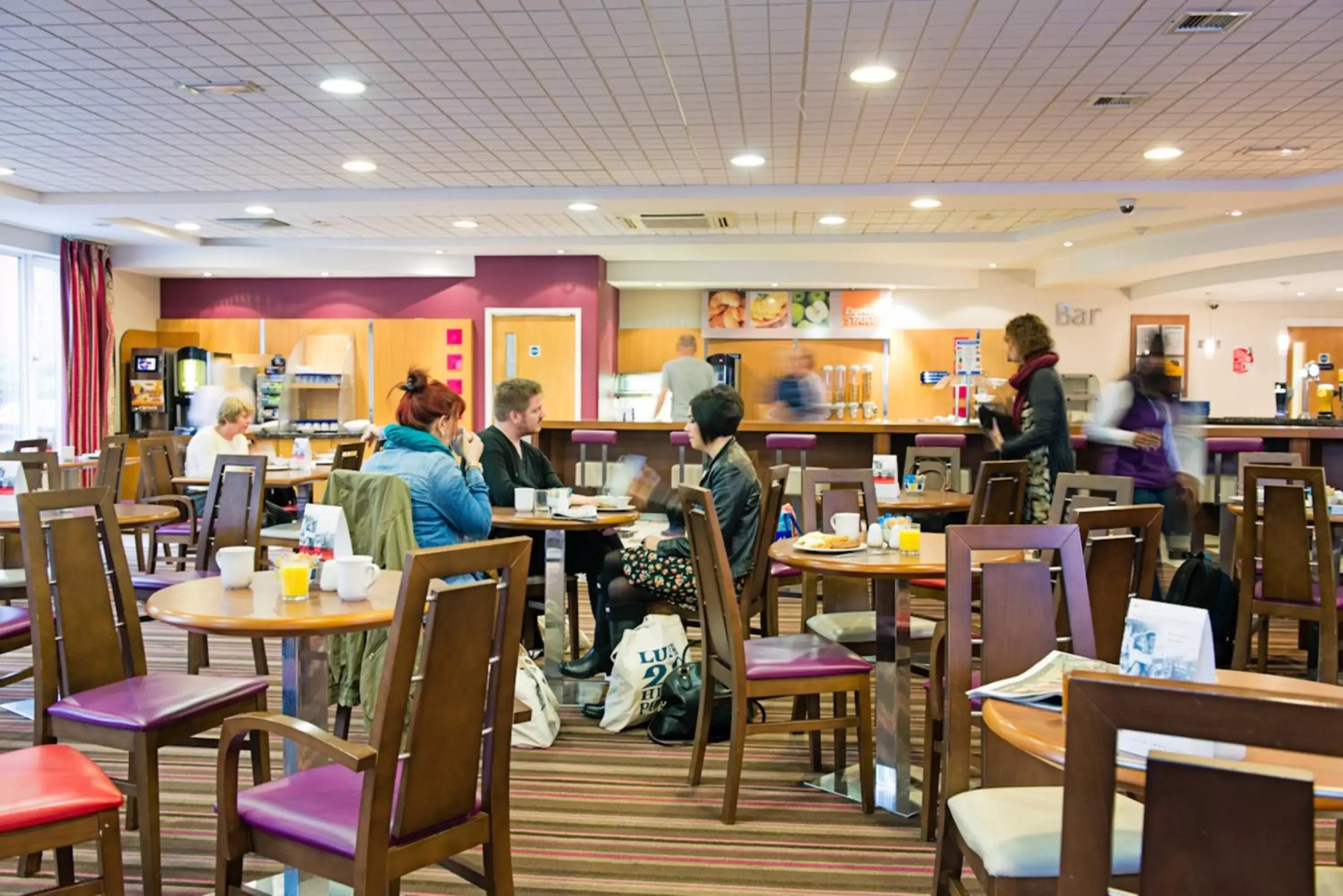Restaurant/Places to Eat in Holiday Inn Express Poole, an IHG Hotel