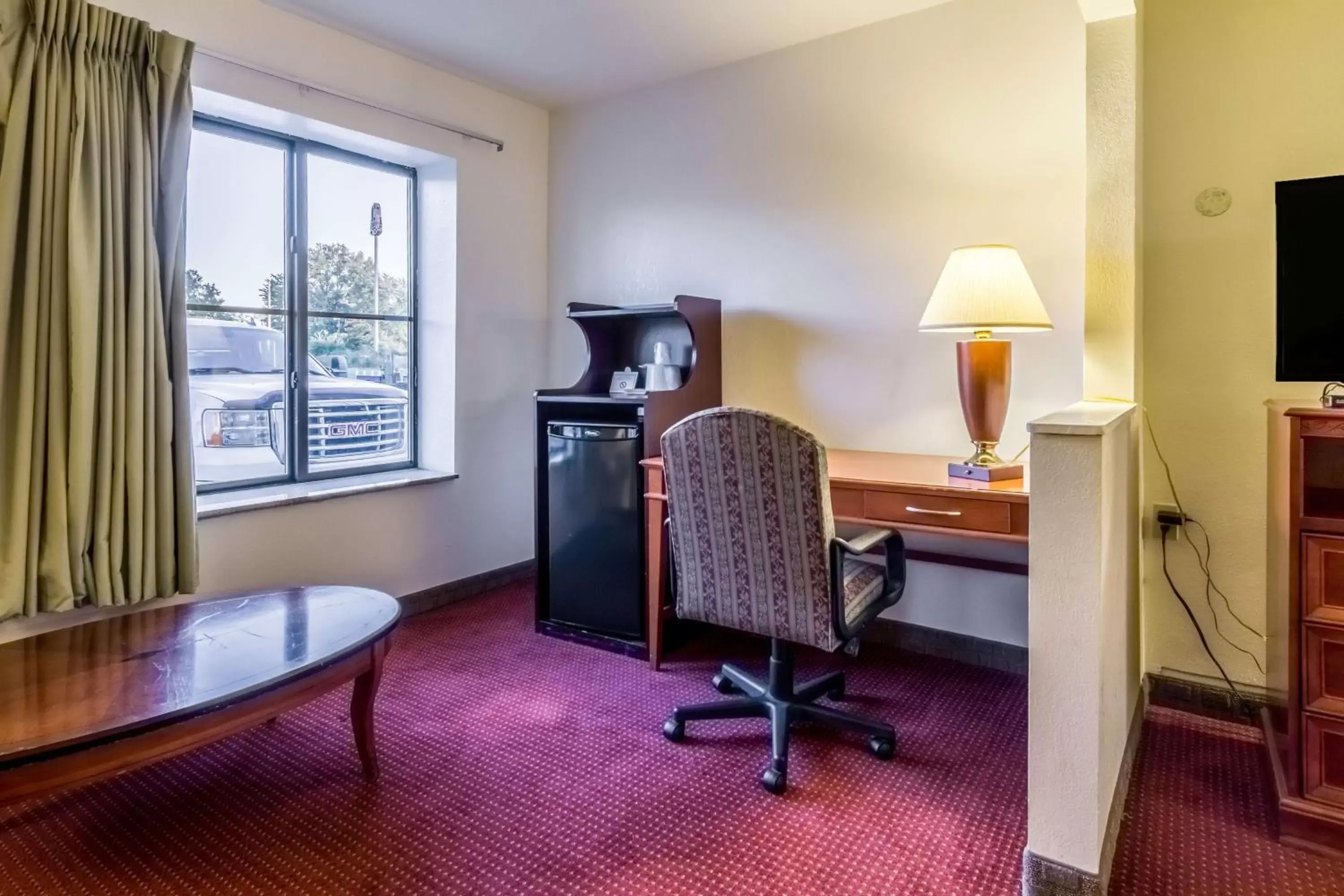 Photo of the whole room, Seating Area in Motel 6-Springfield, OH