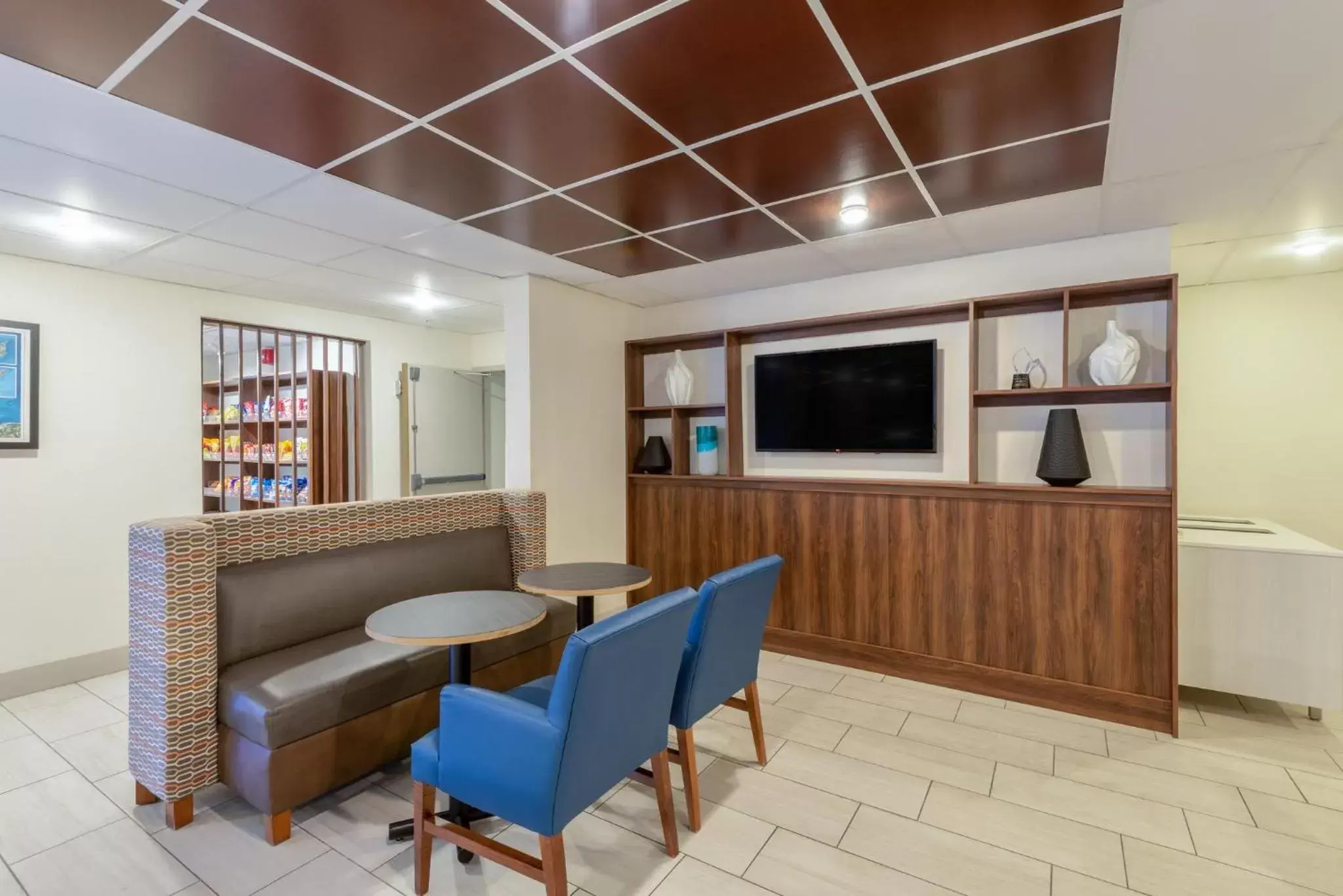 Lobby or reception in Holiday Inn Express Cleveland - Vermilion, an IHG Hotel