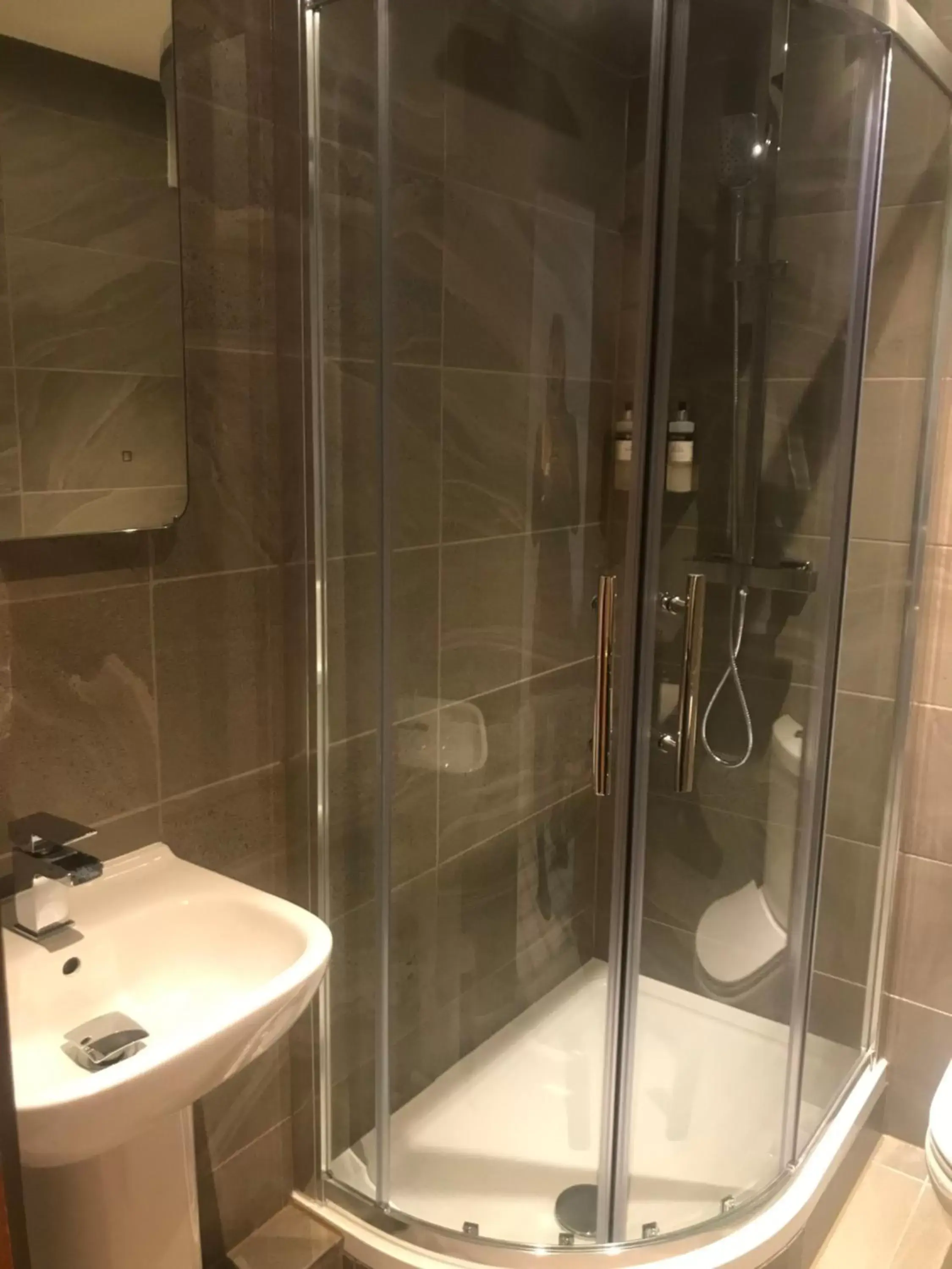 Shower, Bathroom in The Scot