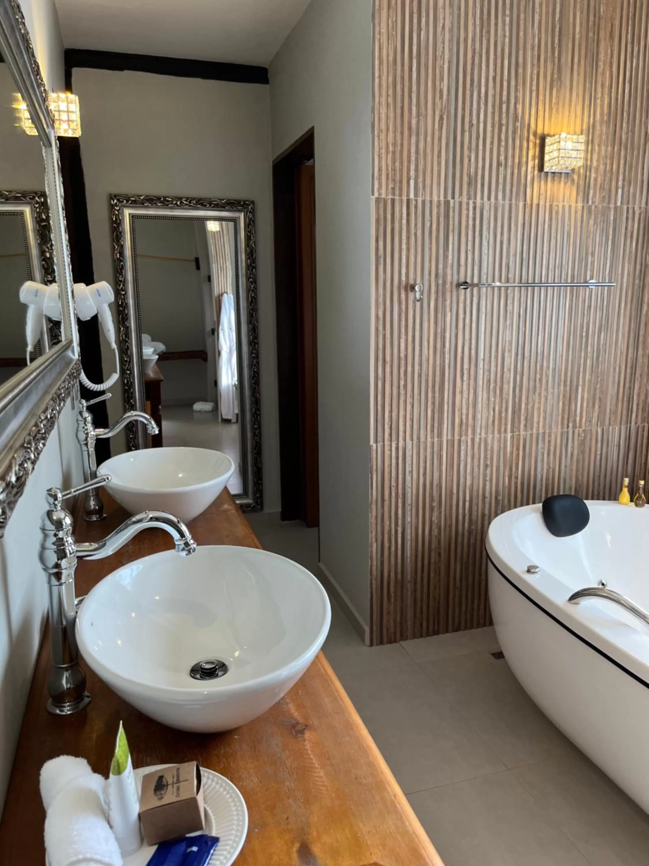 Hot Tub, Bathroom in Pousada Dona Bendita