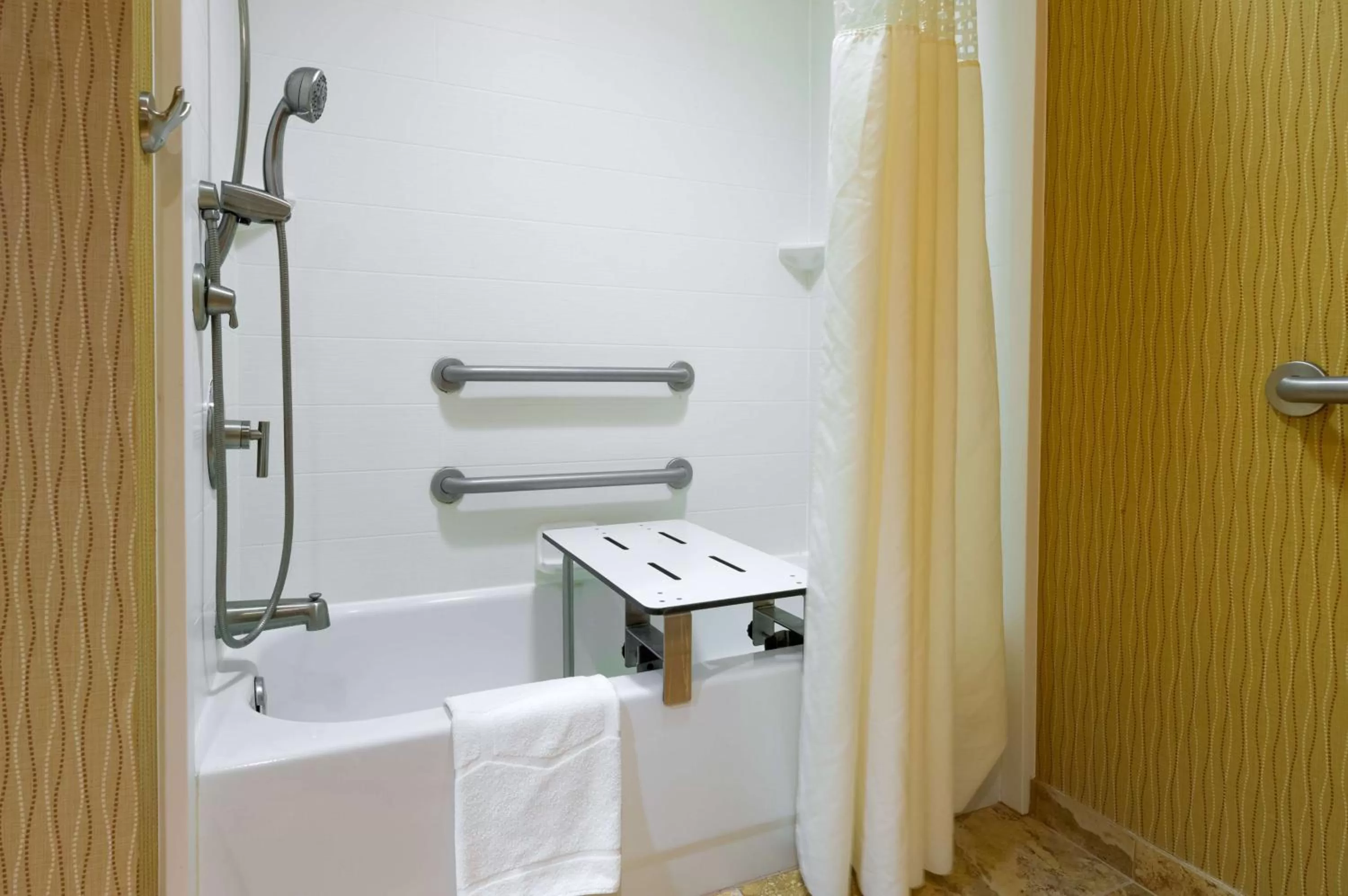 Bathroom in Hampton Inn Carlisle