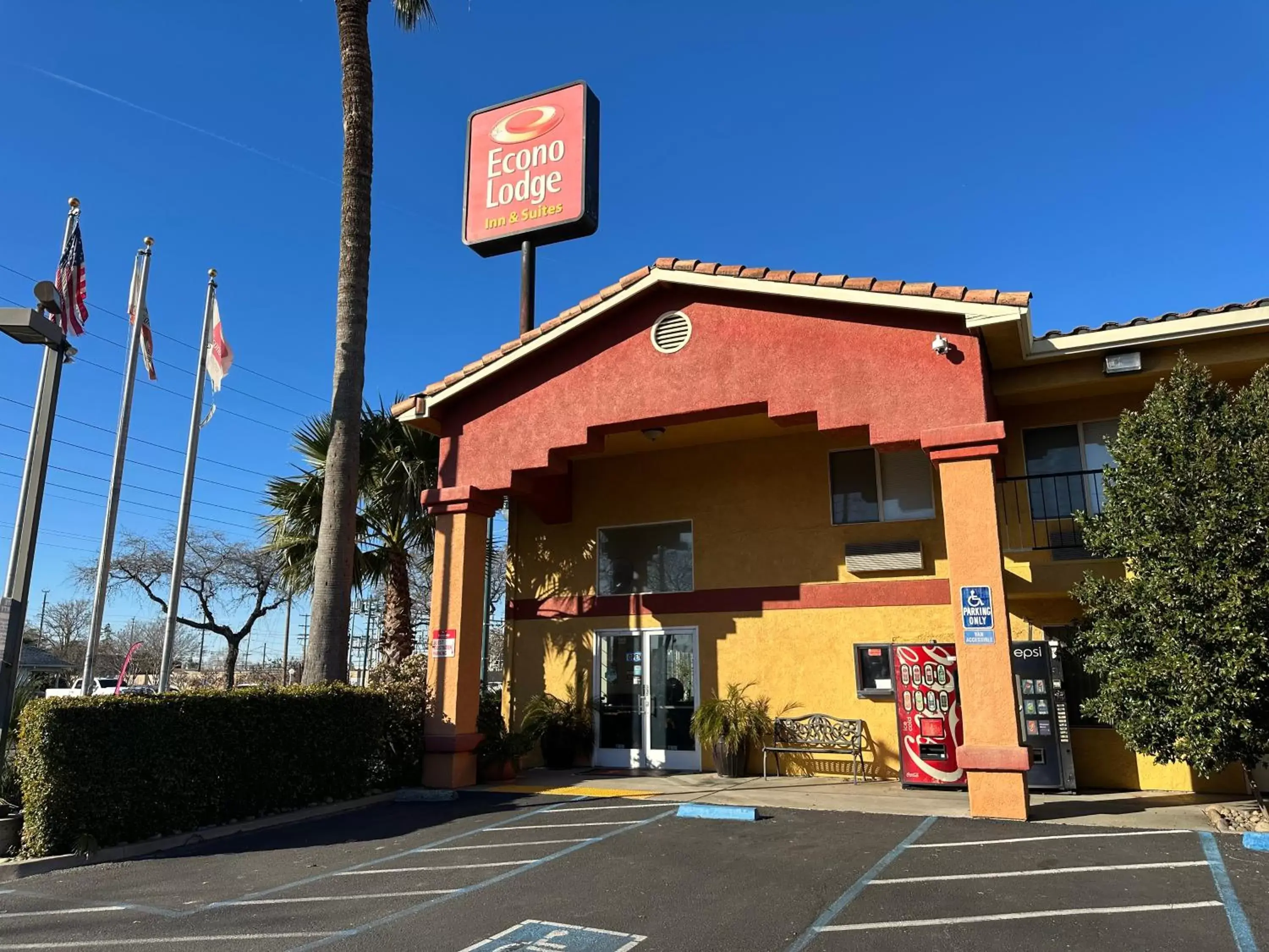Property Building in Econo Lodge Inn & Suites Wine Country