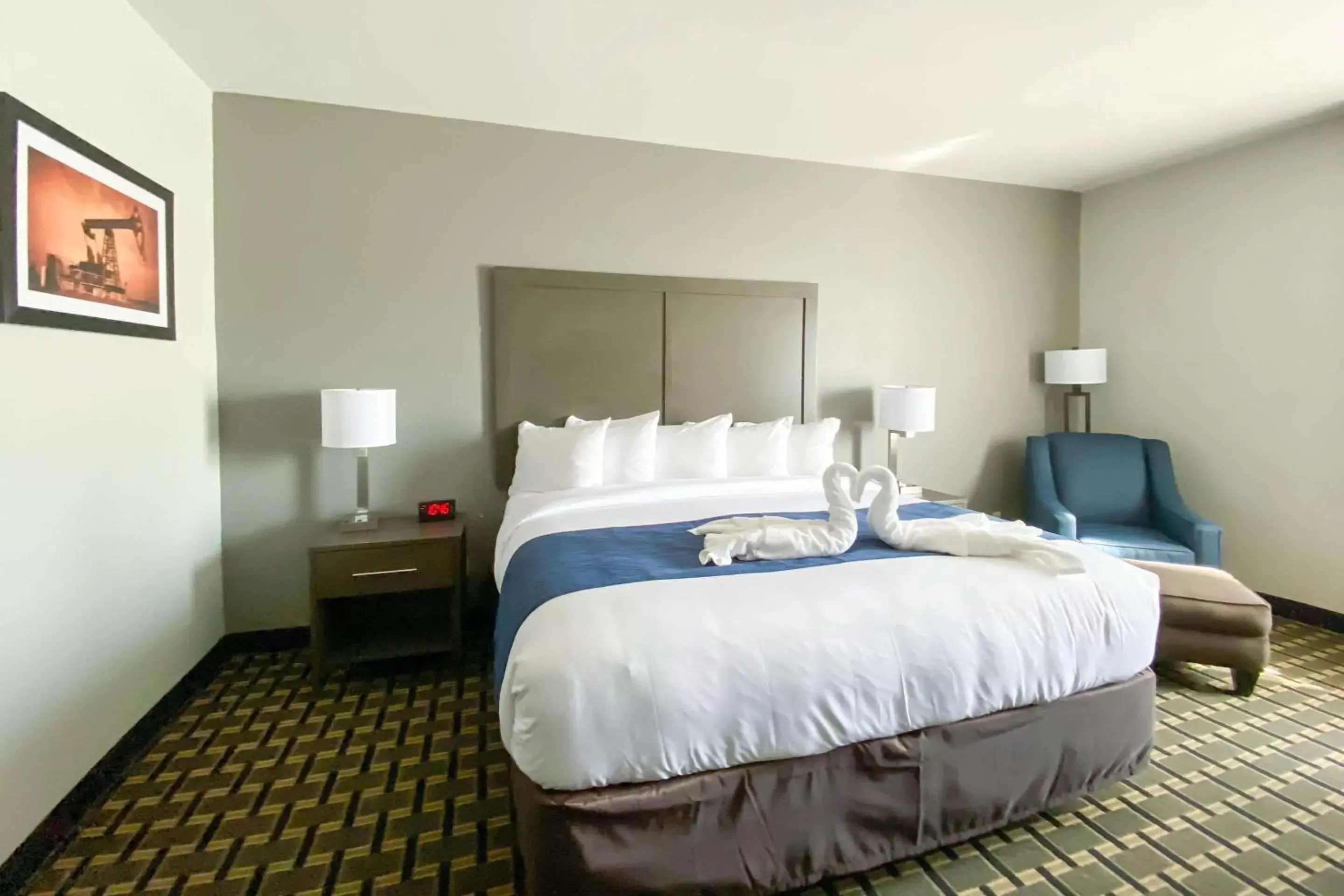 Photo of the whole room, Bed in Comfort Inn Owasso – Tulsa