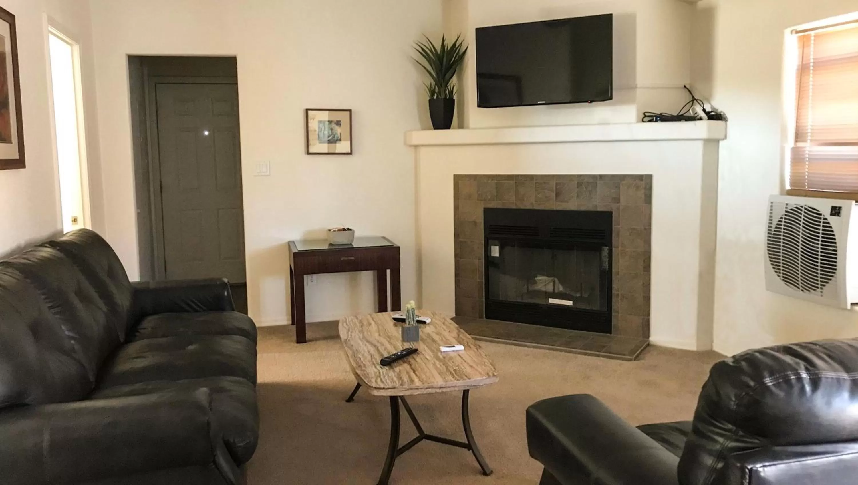 Living room in Ticaboo Lodge