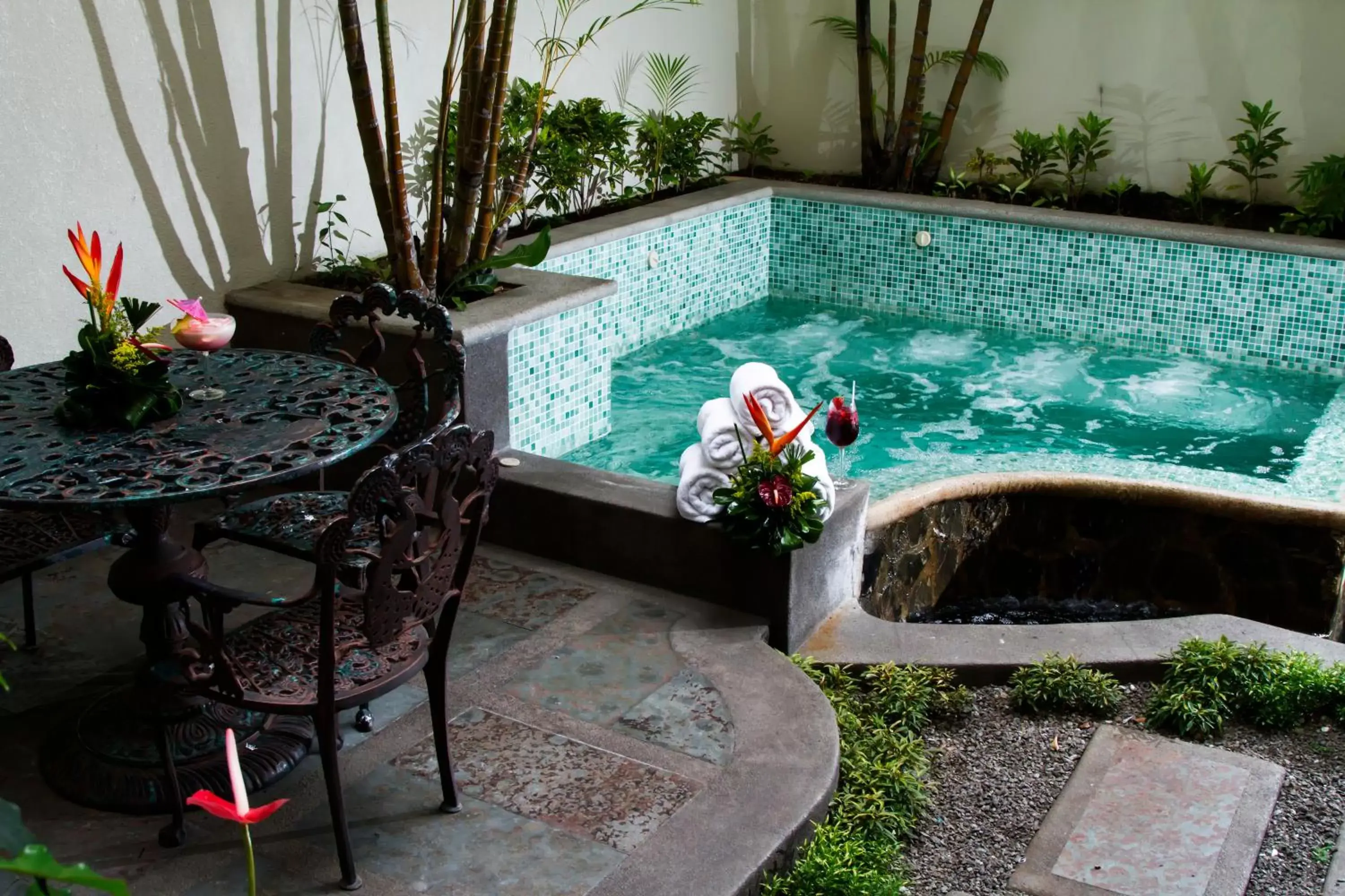 Hot Tub in Rincon del Valle Hotel & Suites