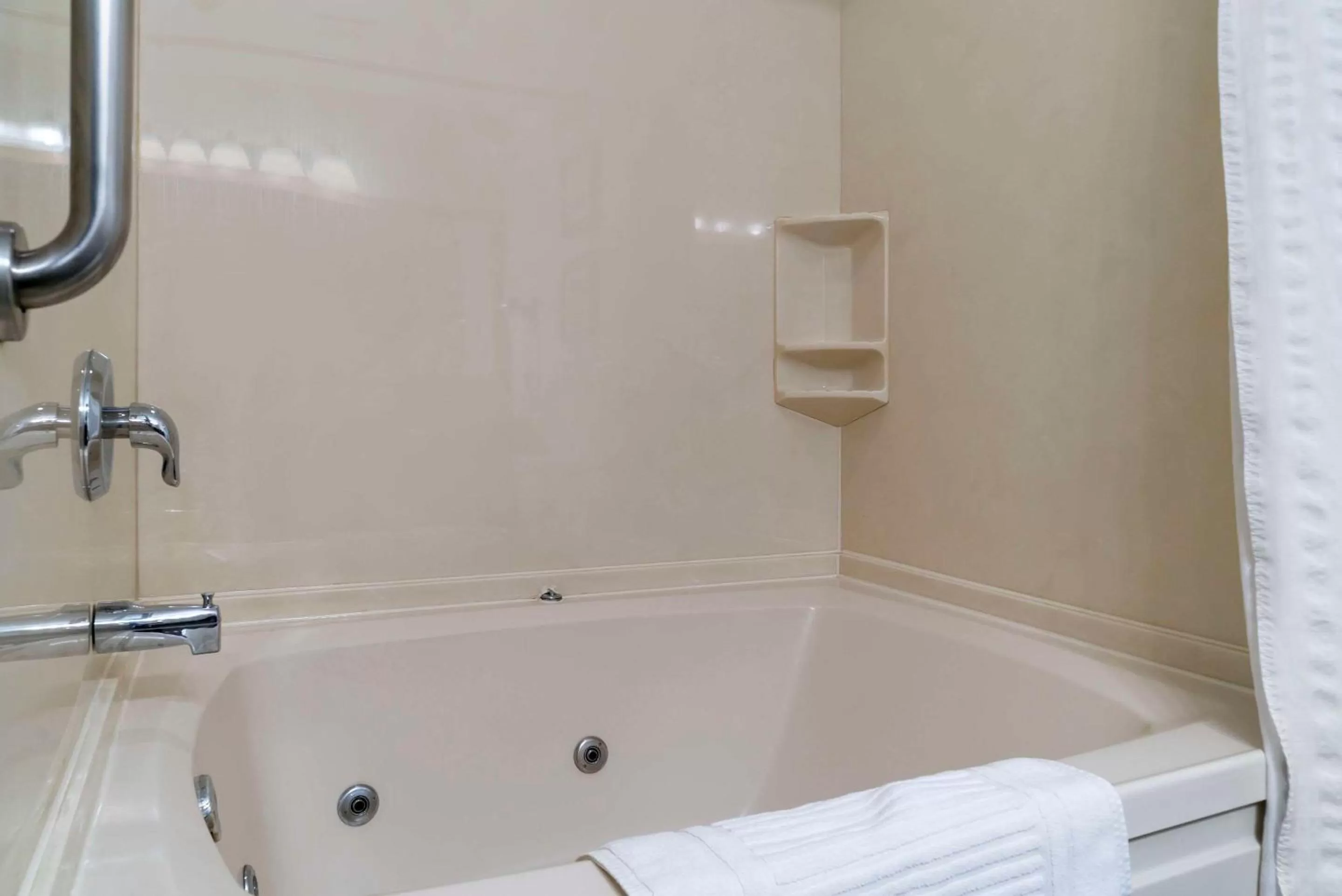 Bedroom in Comfort Inn East Oregon - Toledo