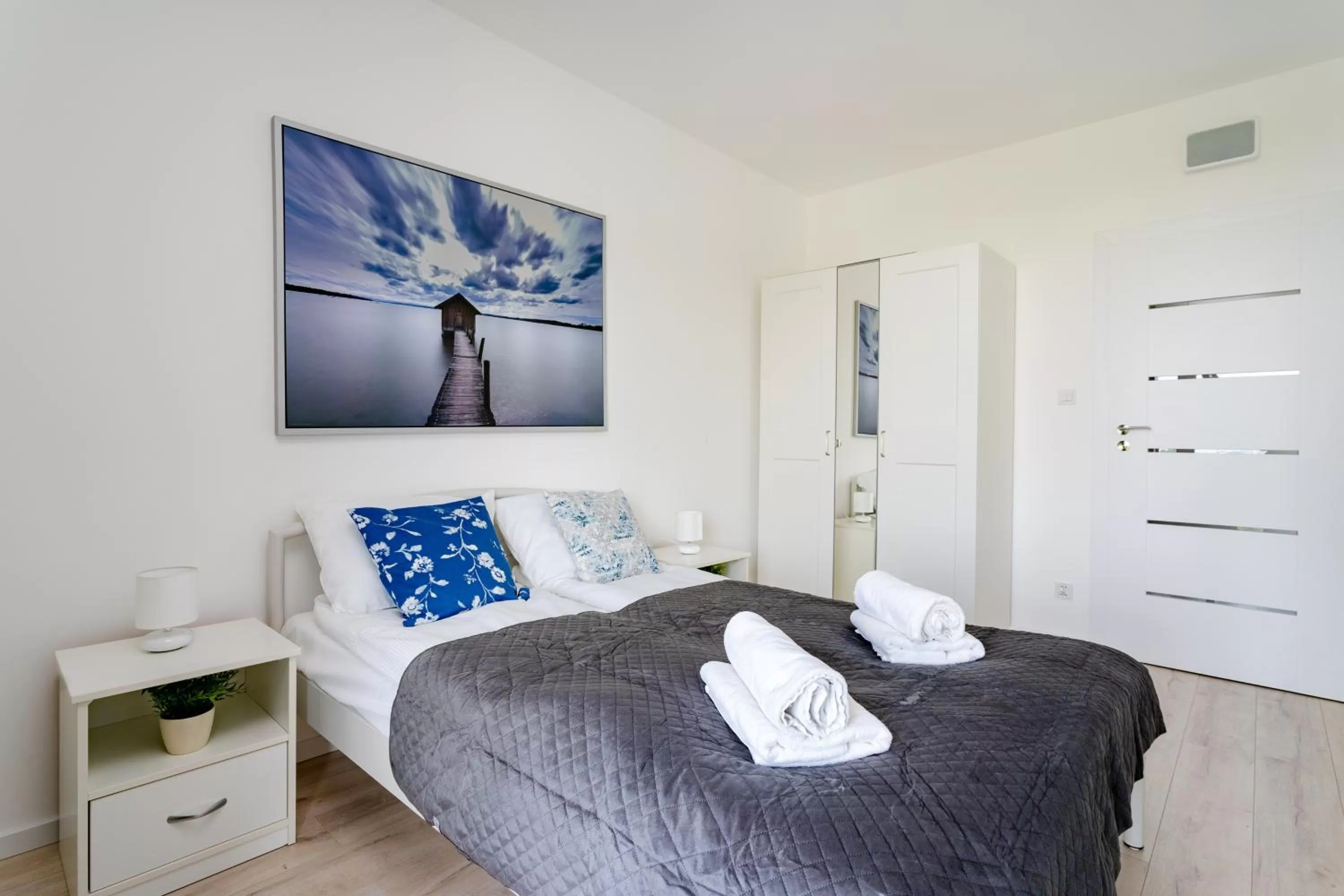 Bed in Symphony Modern Tower Apartamenty