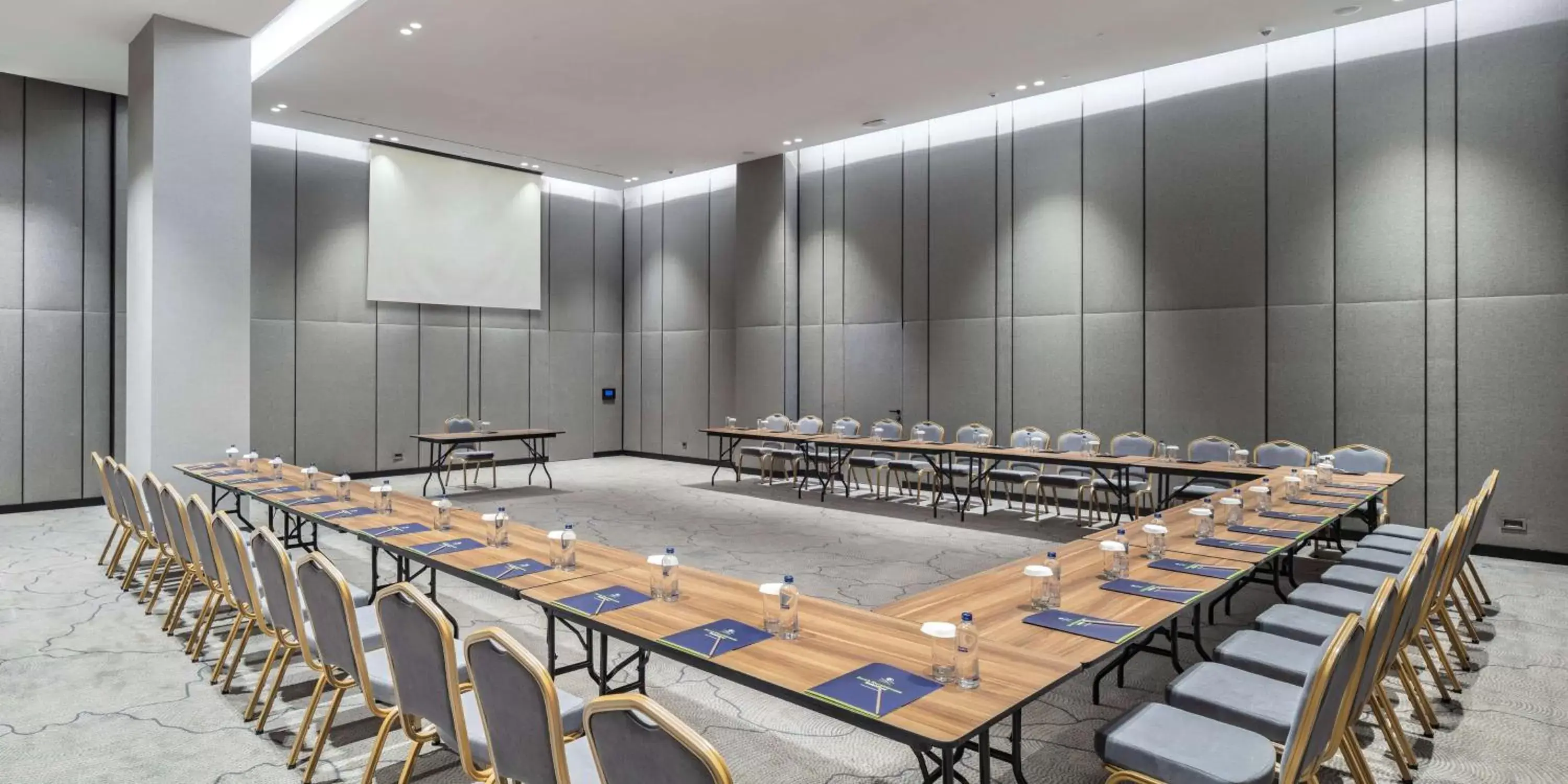 Meeting/conference room in Doubletree By Hilton Canakkale