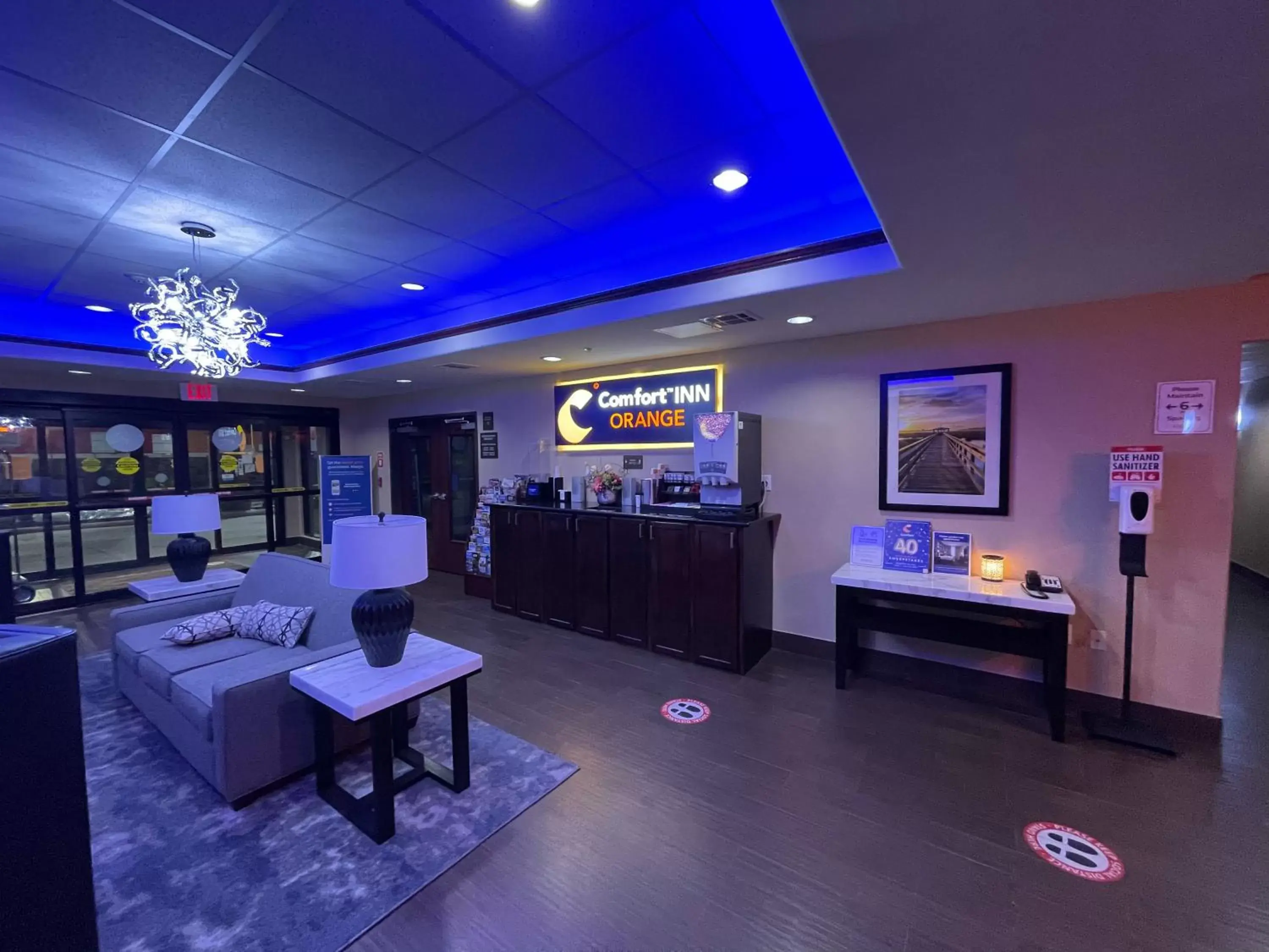 Coffee/tea facilities, Lobby/Reception in Comfort Inn Orange