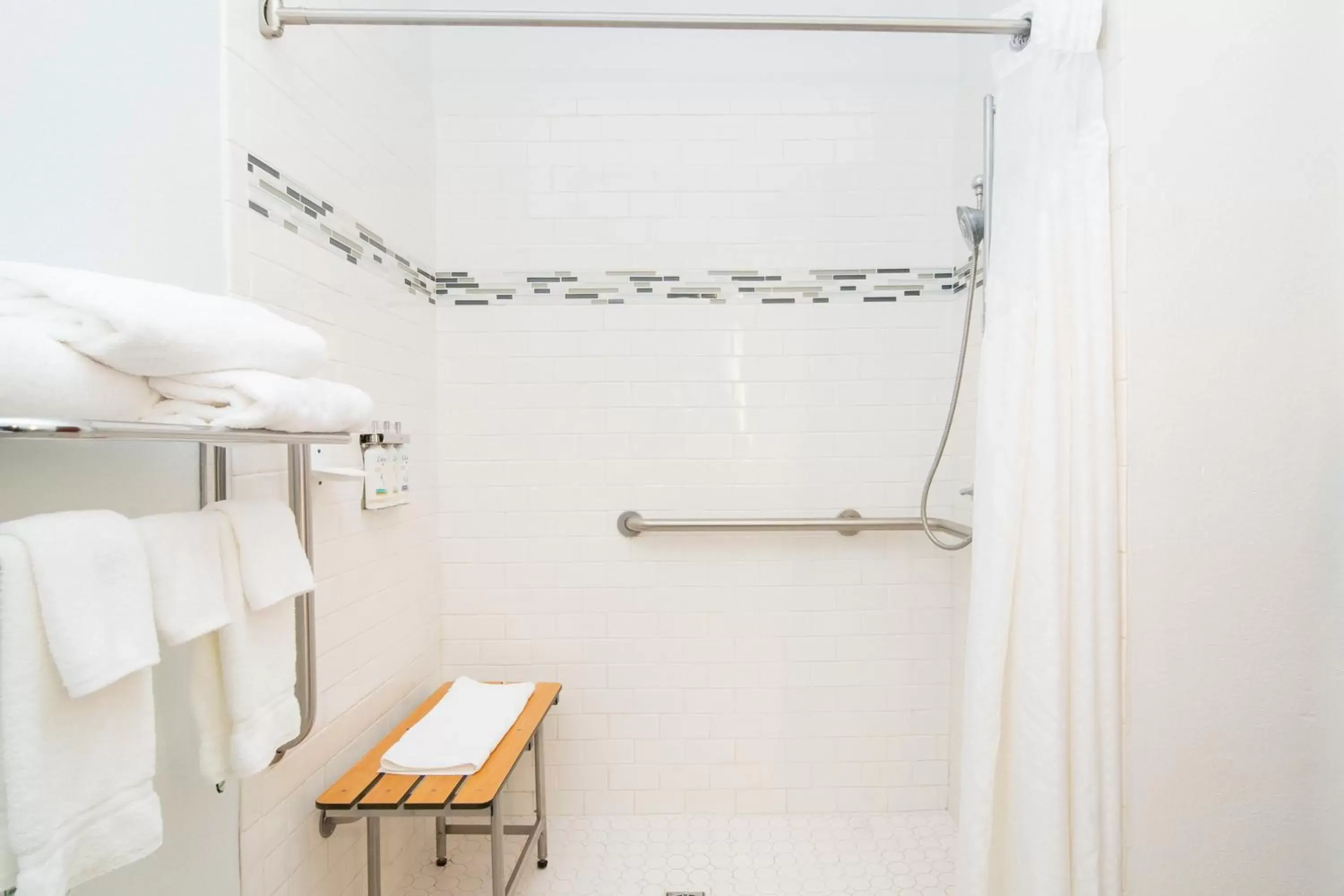 King Room with Roll-In Shower - Disability Access in Holiday Inn Express Hotel & Suites Bedford, an IHG Hotel King Room with Roll-In Shower - Disability Access in Holiday Inn Express Hotel & Suites Bedford, an IHG Hotel