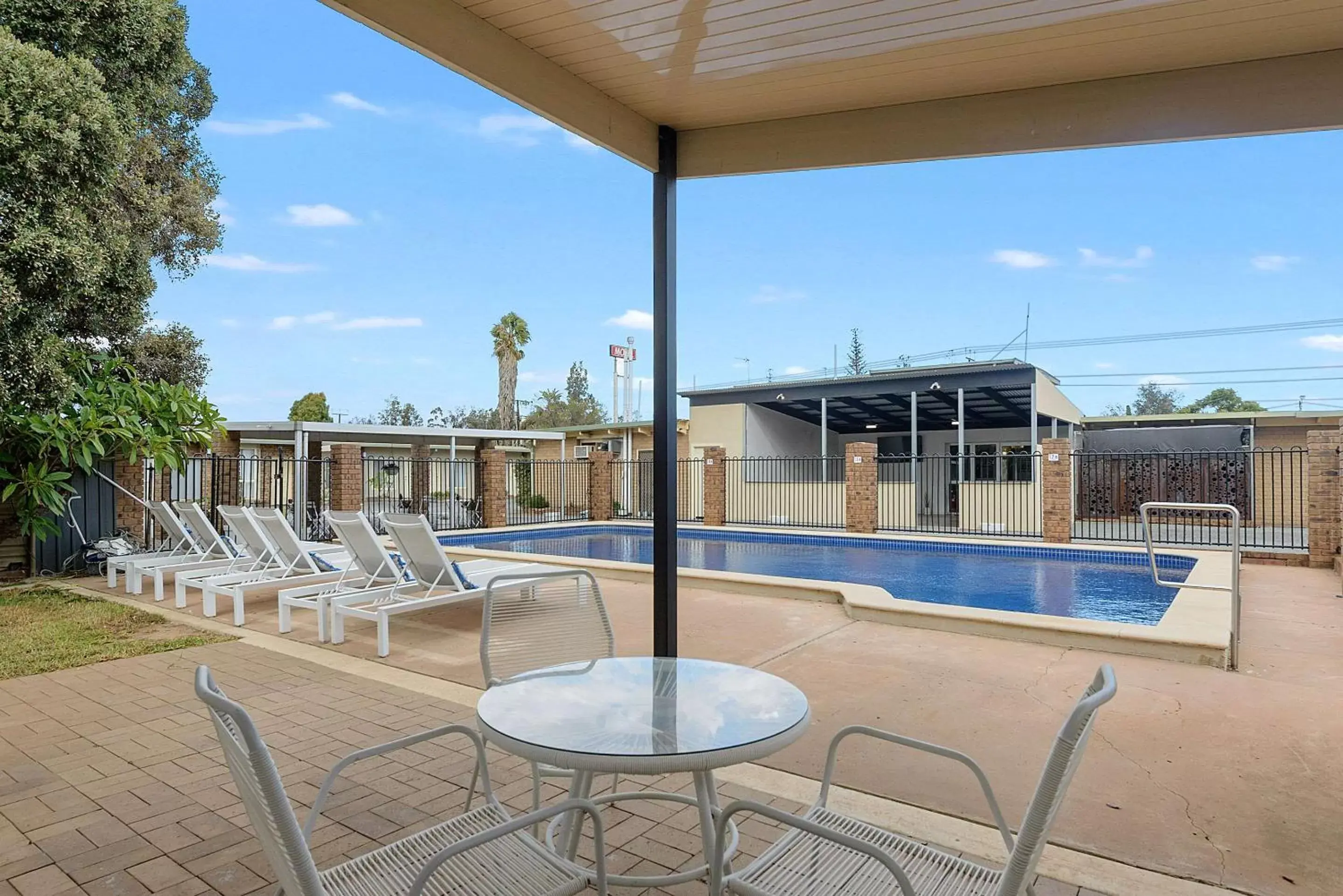 Swimming Pool in Comfort Inn Flinders on Main