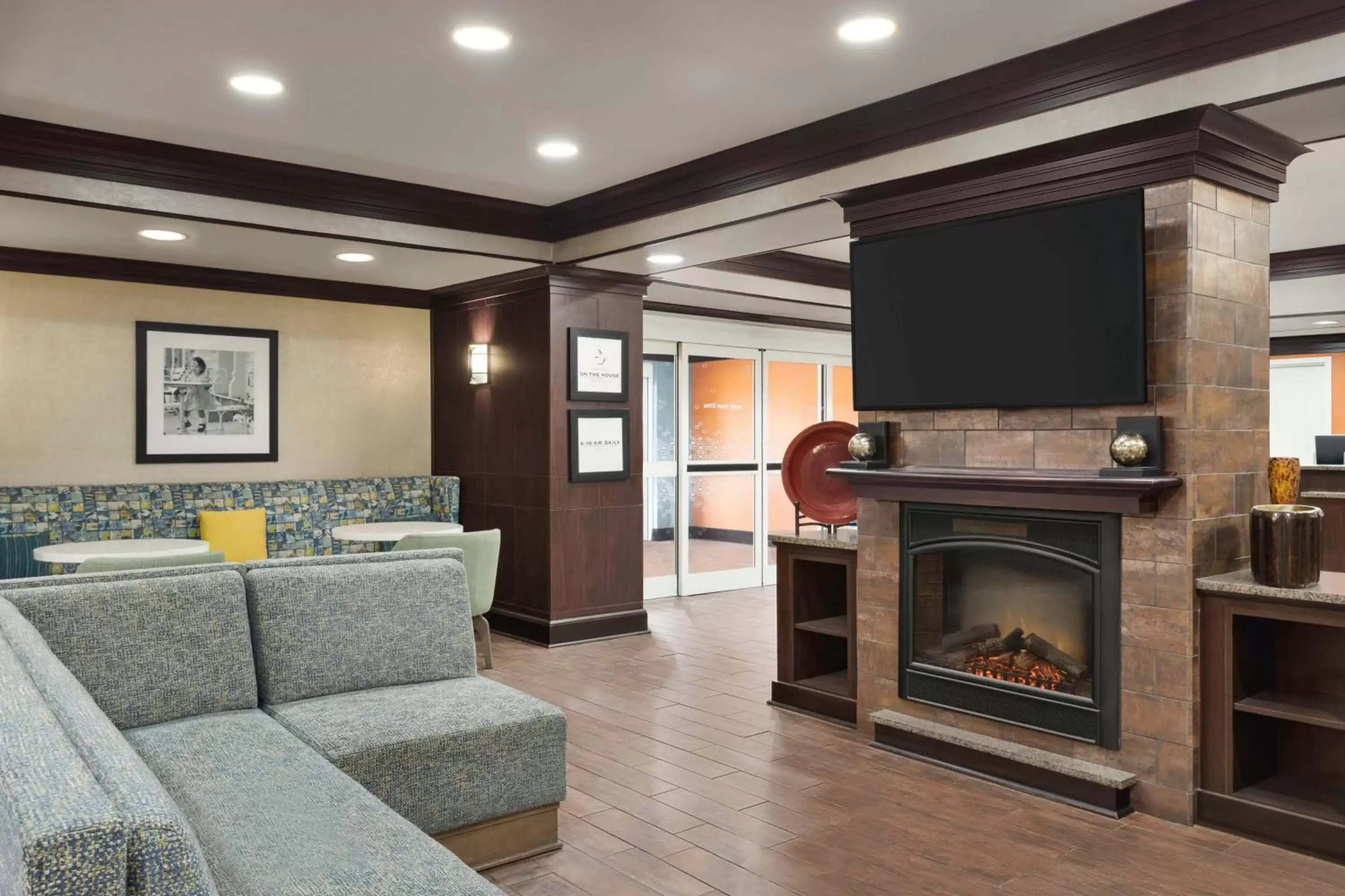 Lobby or reception, Seating Area in Hampton Inn New Albany