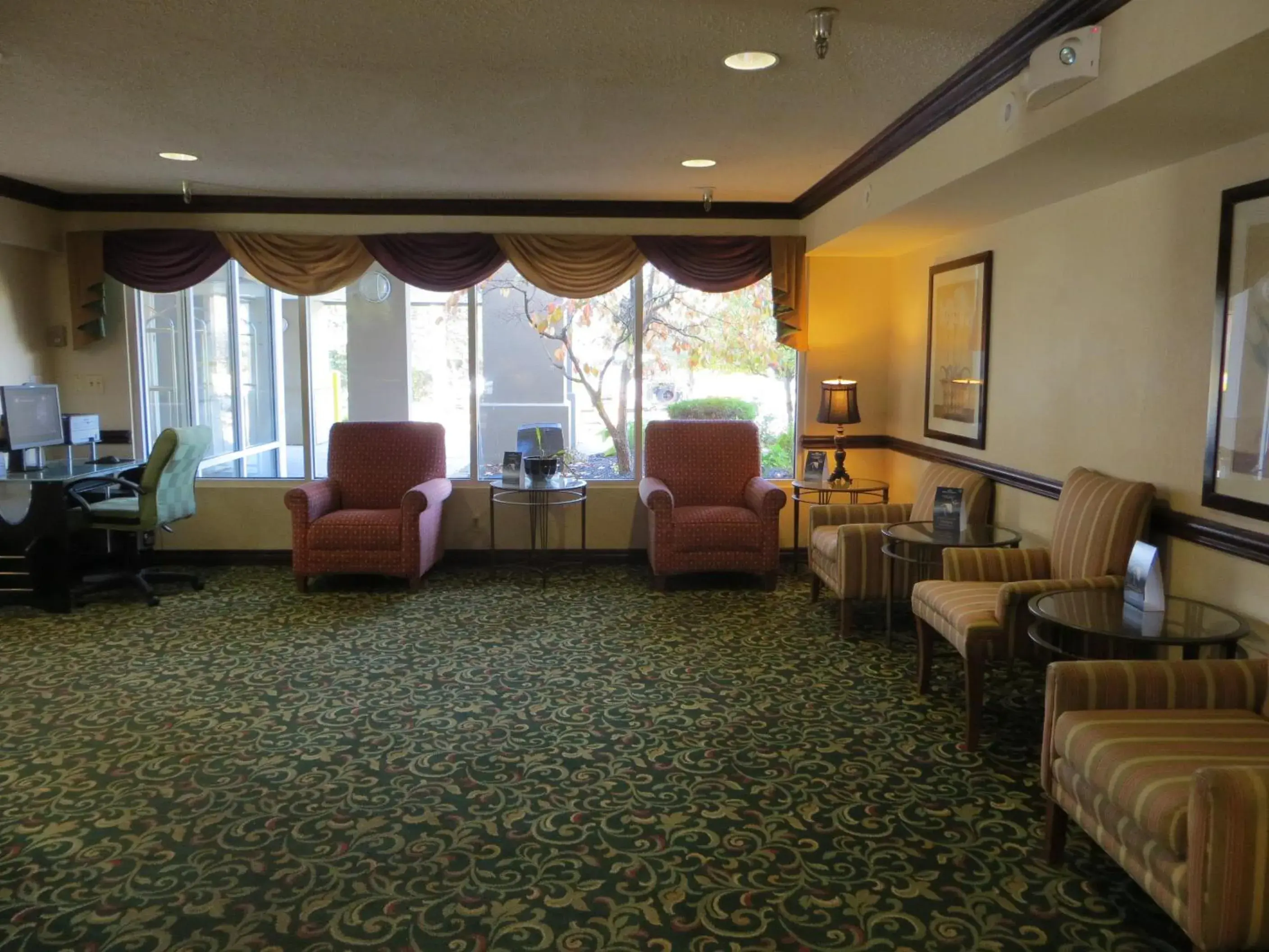 Lobby or reception, Seating Area in Baymont by Wyndham Kalamazoo East