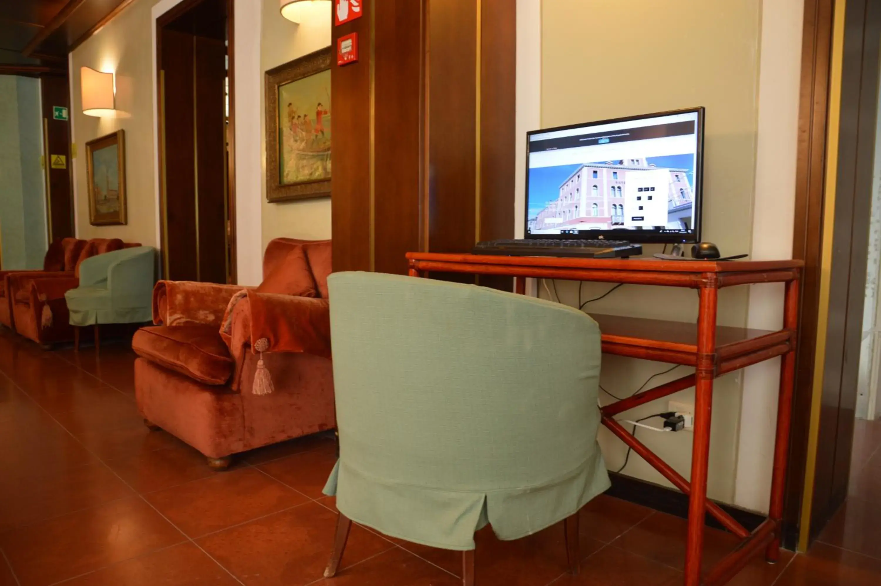 Area and facilities, TV/Entertainment Center in Hotel Le Boulevard