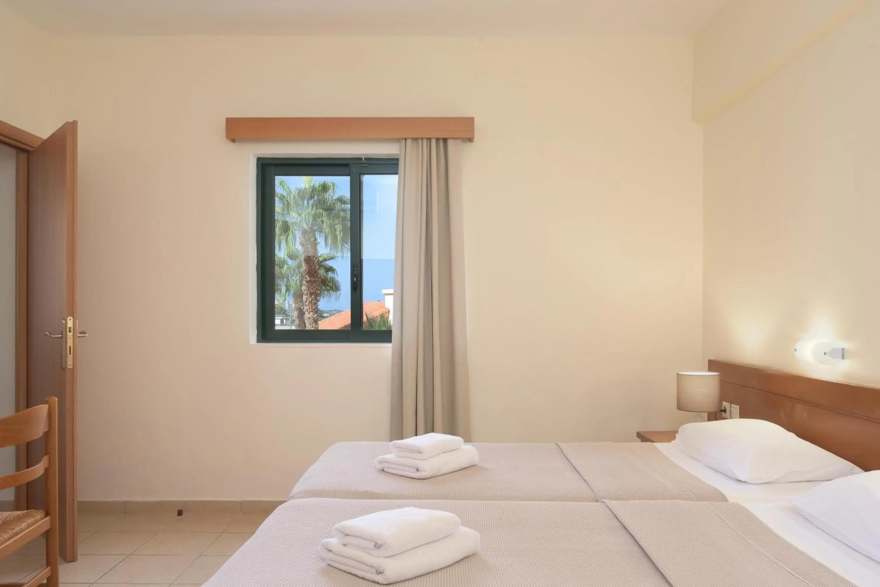 Photo of the whole room, Bed in Asterias Village