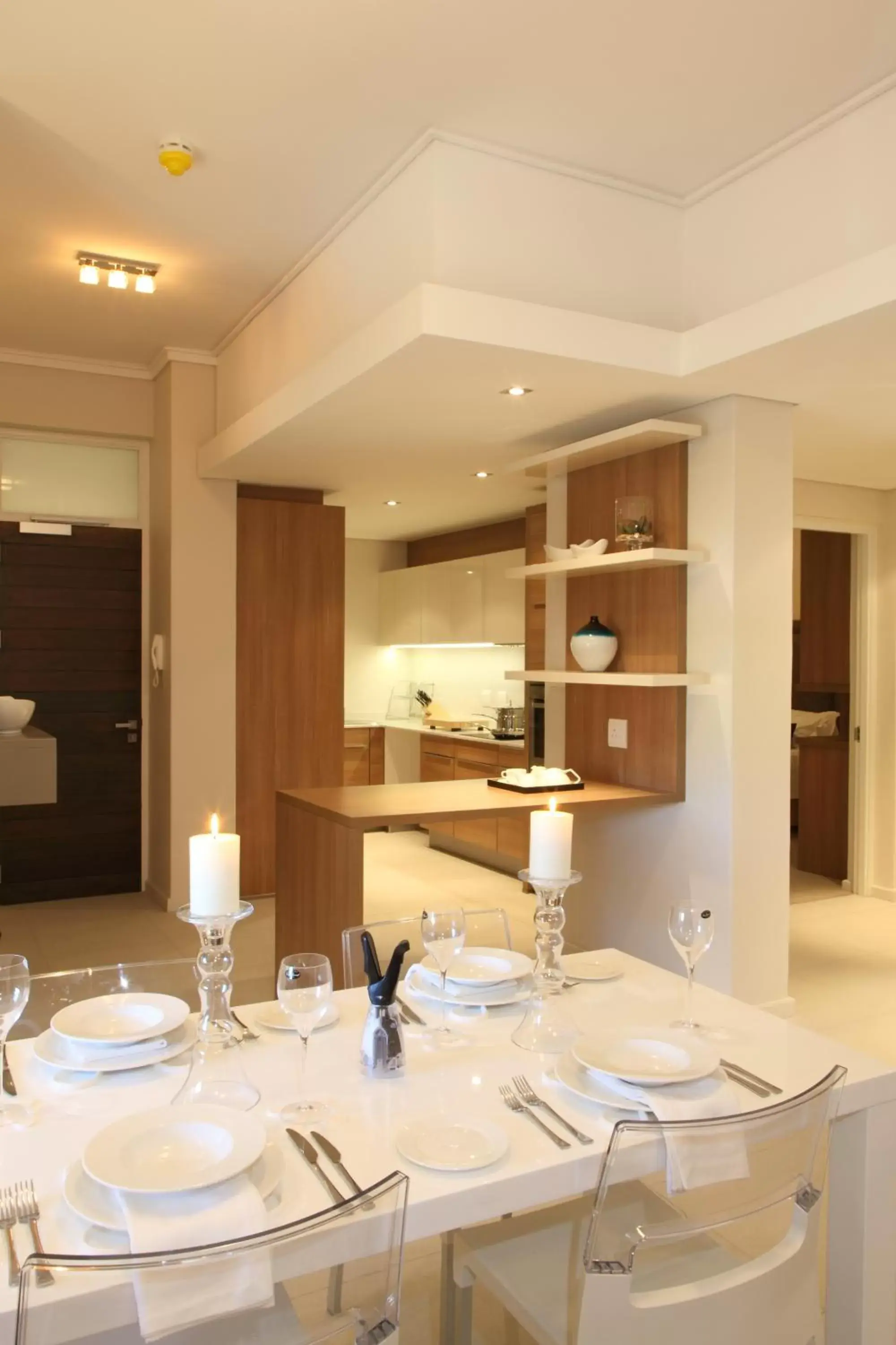 Kitchen or kitchenette, Restaurant/Places to Eat in The Residences at Crystal Towers