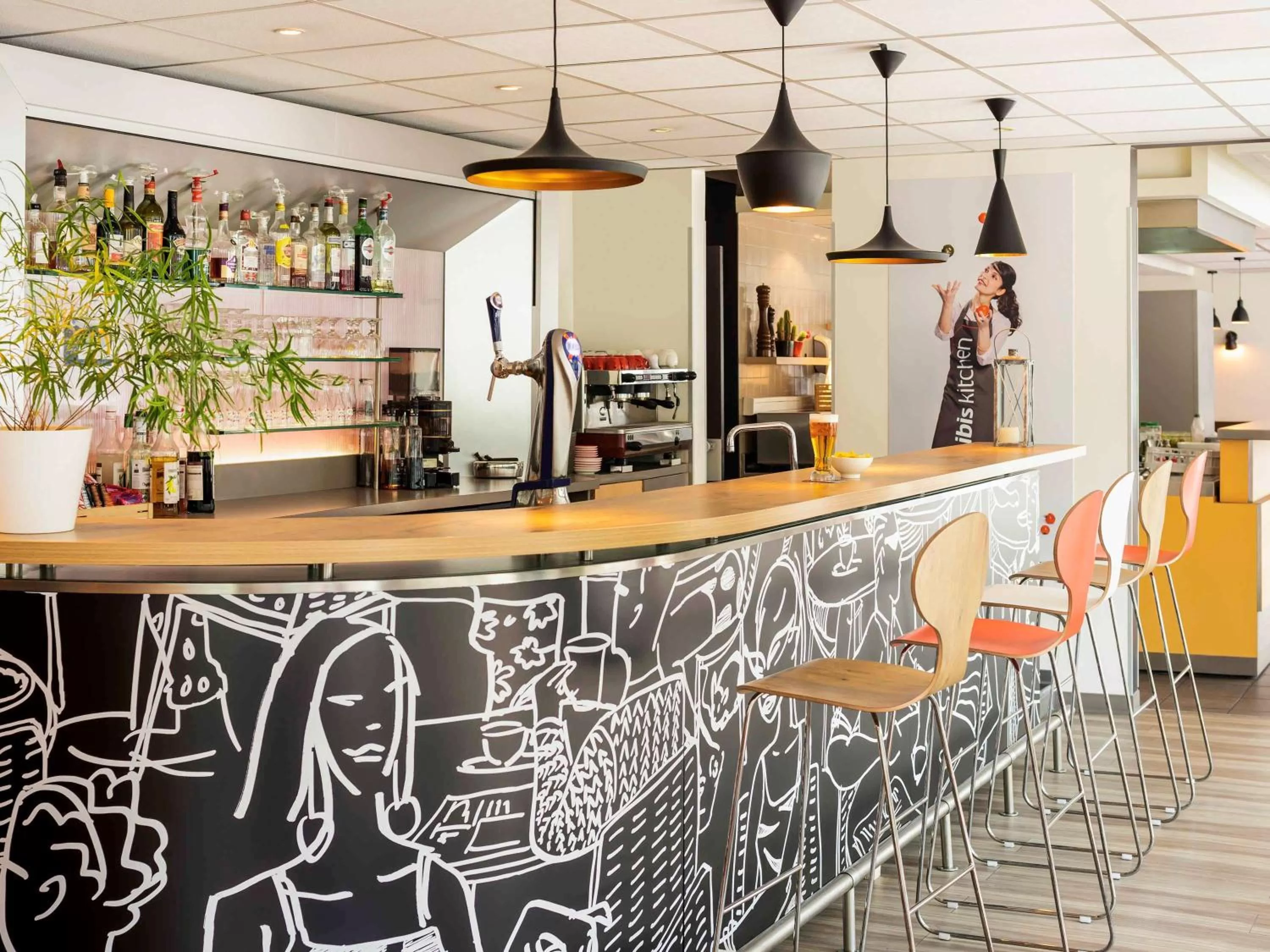 Lounge or bar in ibis Paris Marne la Vallee Emerainville