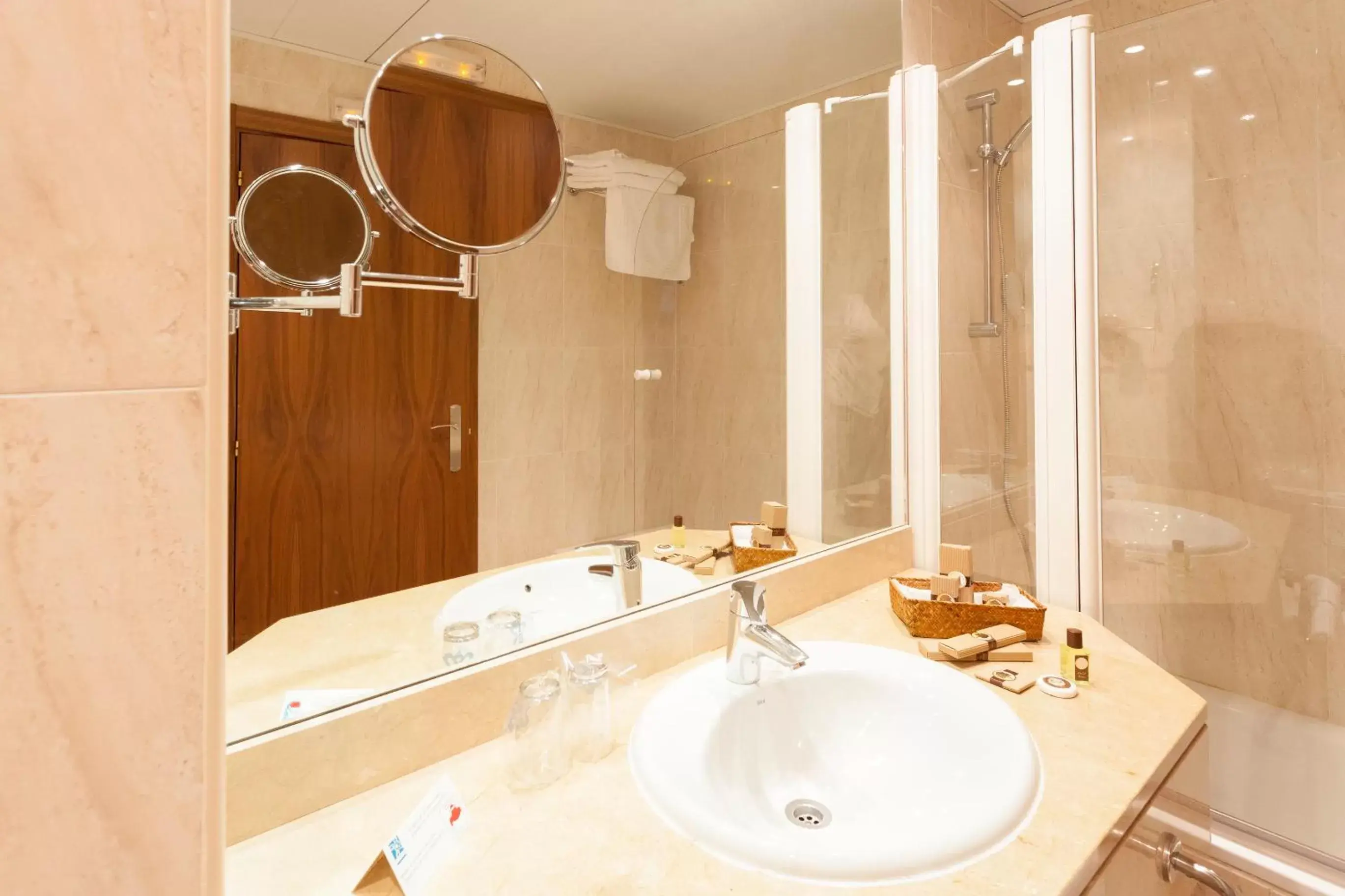 Bathroom in Hotel FC Villalba