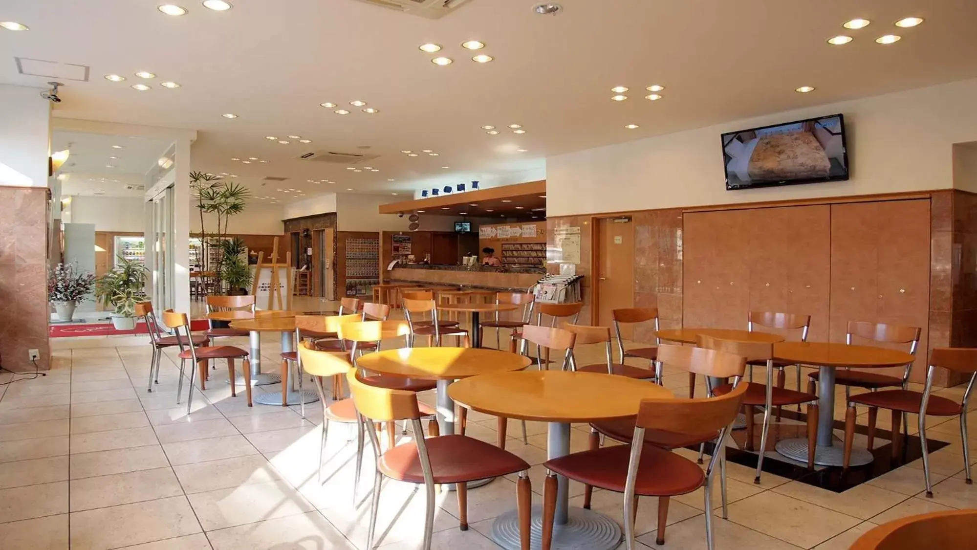 Lobby or reception, Restaurant/Places to Eat in Toyoko Inn Shin-yamaguchi-eki Shinkansen-guchi