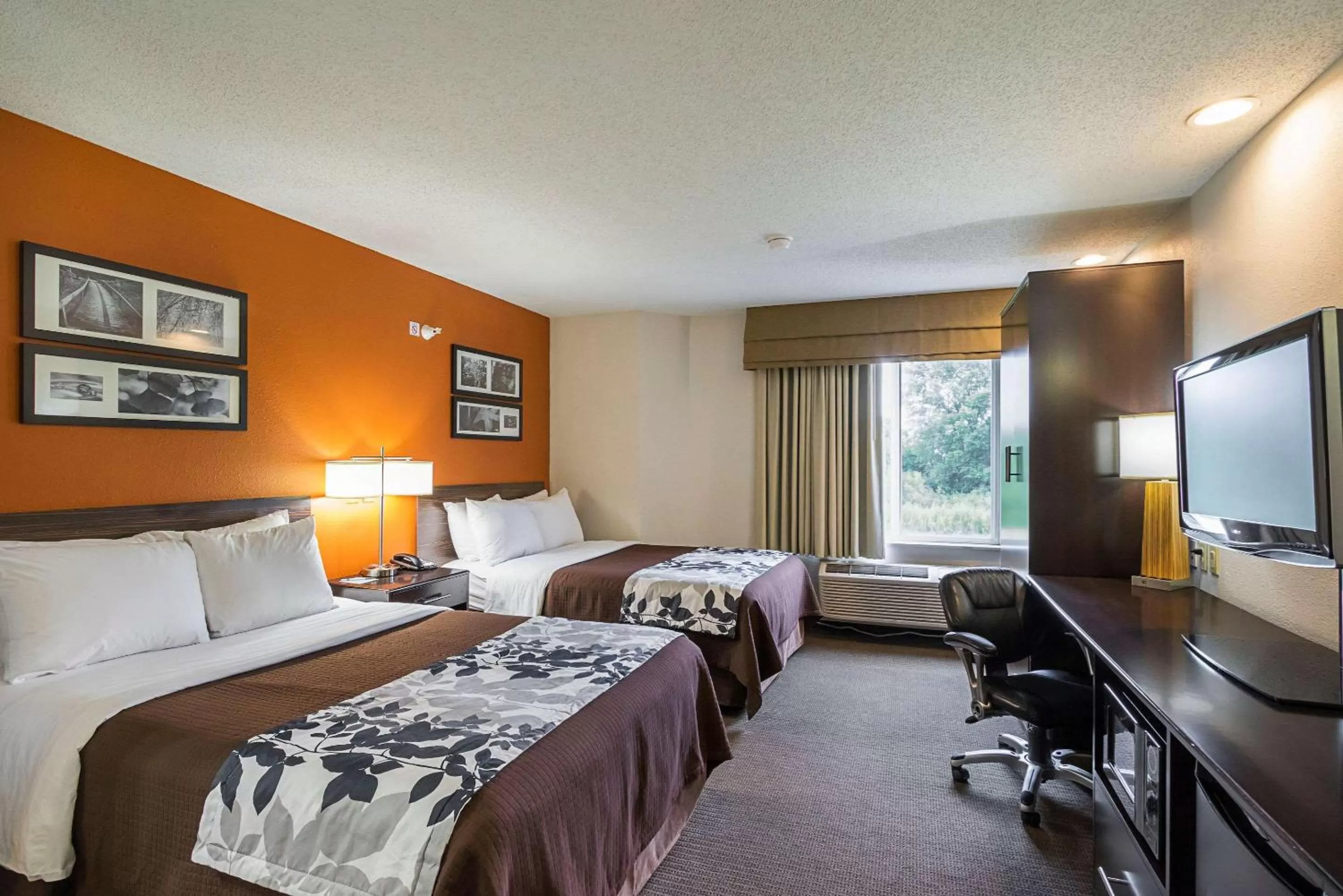 Photo of the whole room, Bed in Sleep Inn & Suites