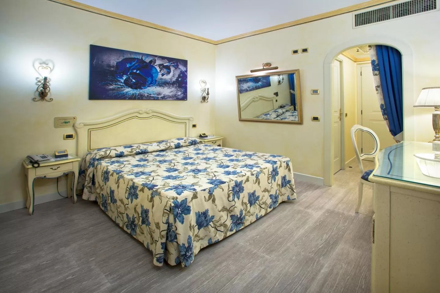 Photo of the whole room, Bed in Vip's Motel Luxury Accommodation & Spa