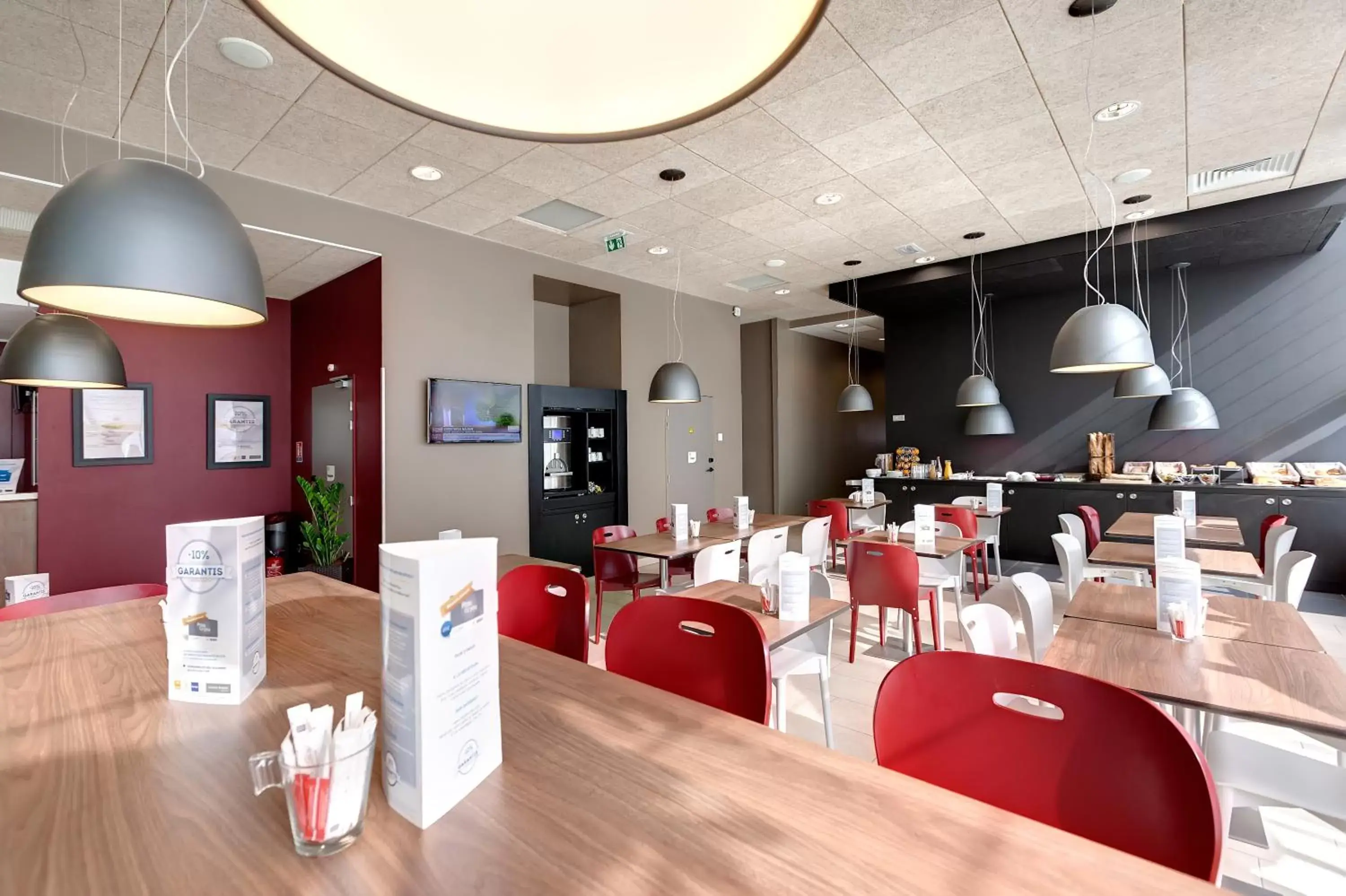 Breakfast, Restaurant/Places to Eat in Campanile La Roche Sur Yon Centre Gare
