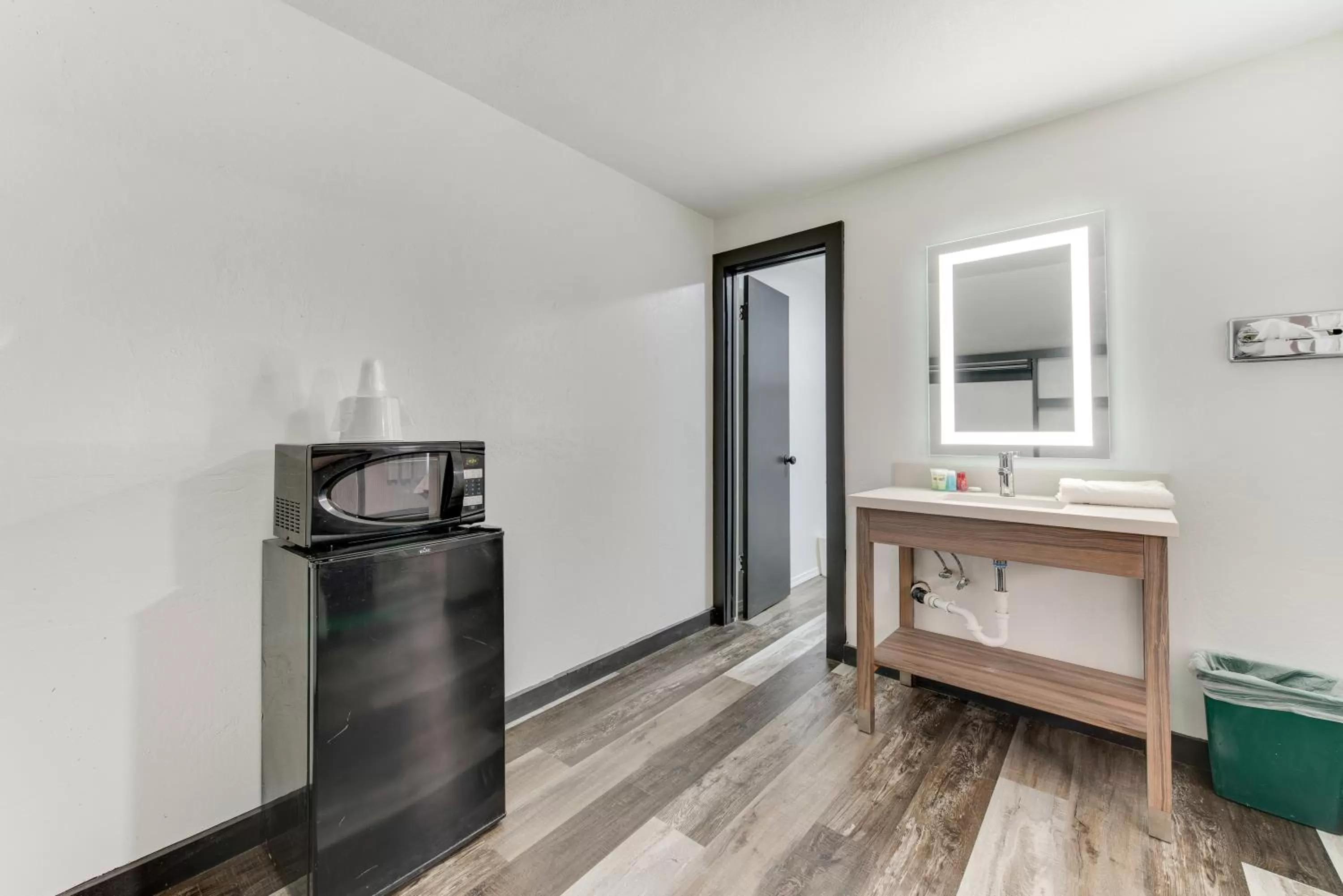 Bathroom, TV/Entertainment Center in Dolores Mountain Inn