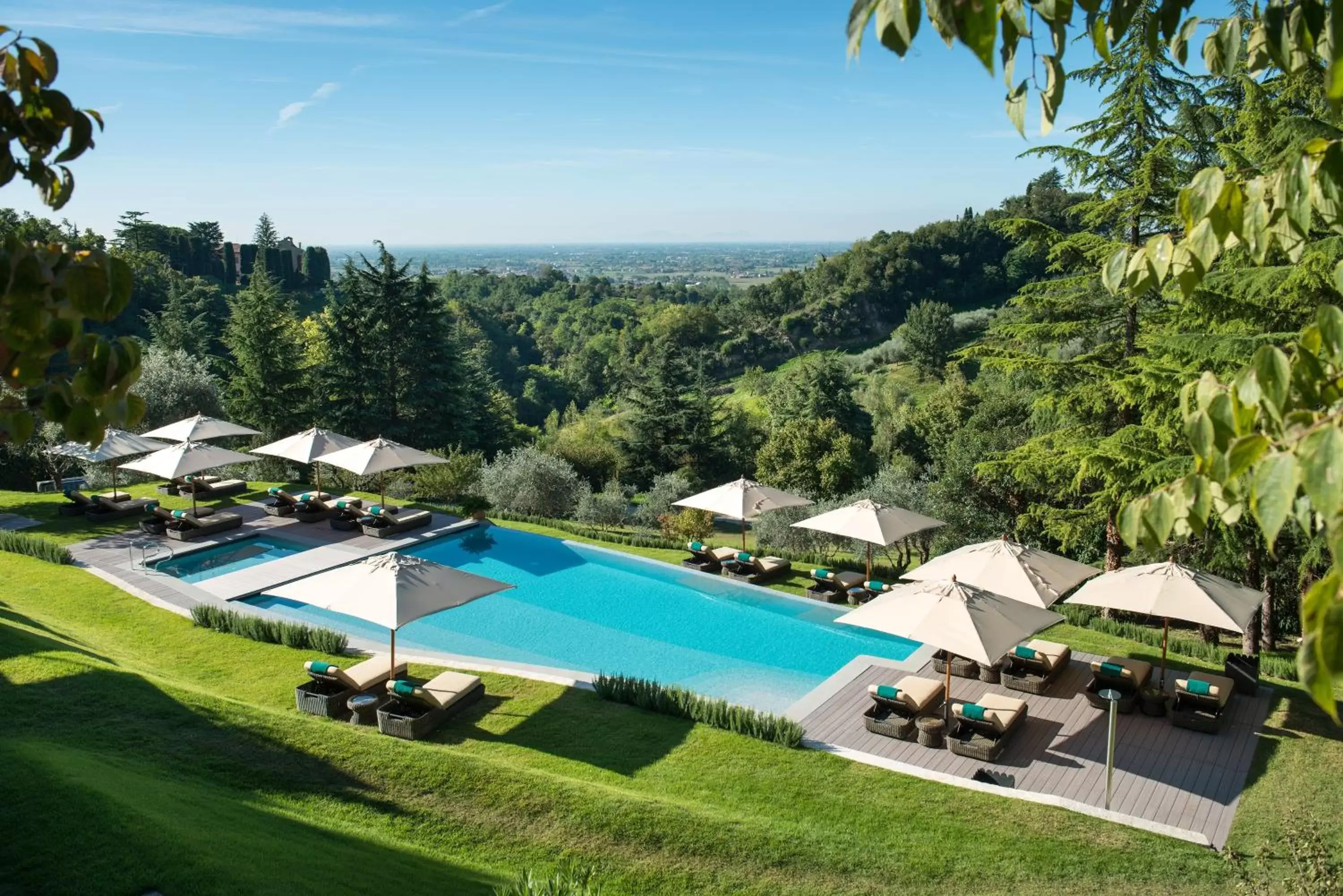 Pool View in Hotel Villa Cipriani