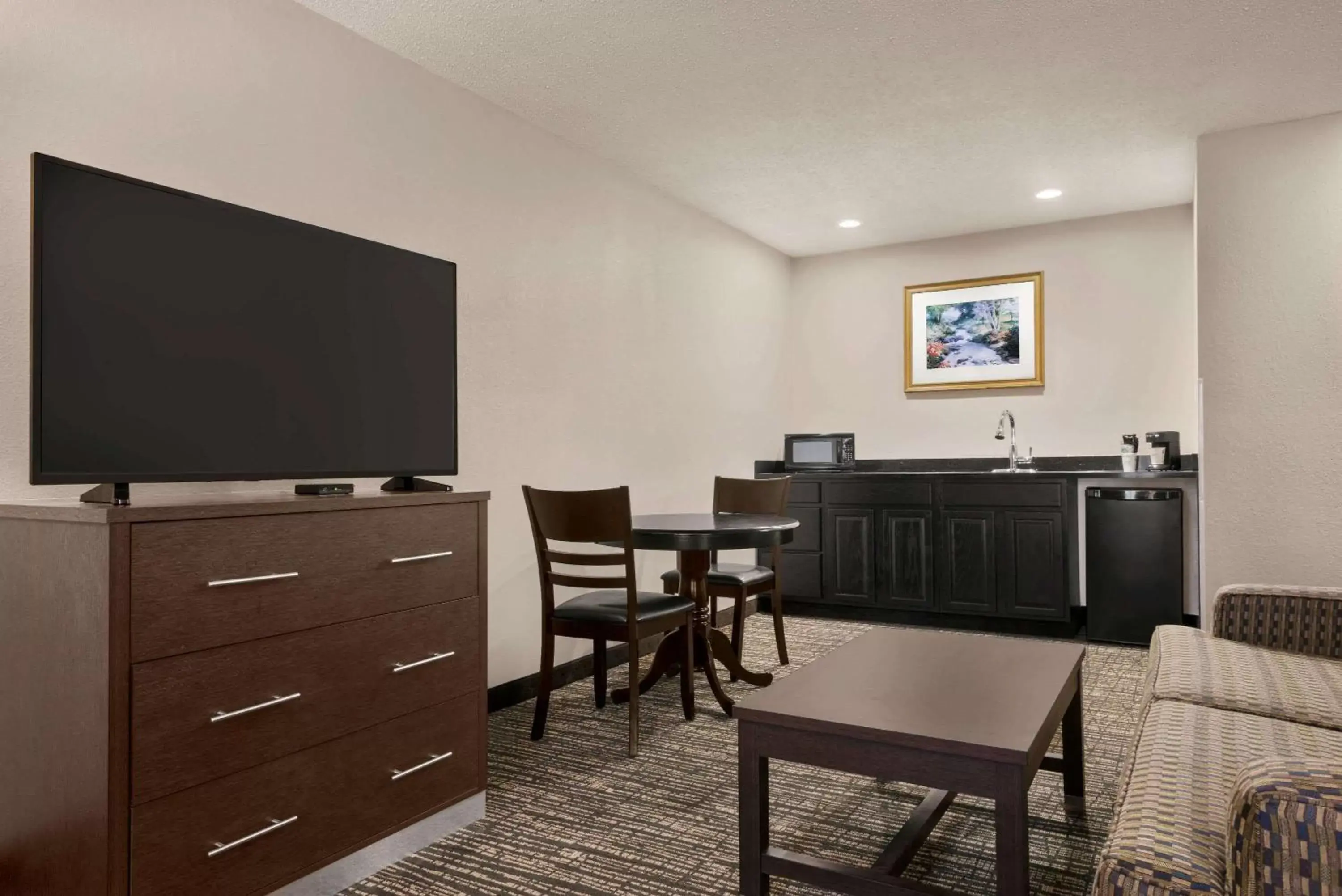 Photo of the whole room, TV/Entertainment Center in Baymont by Wyndham Washington