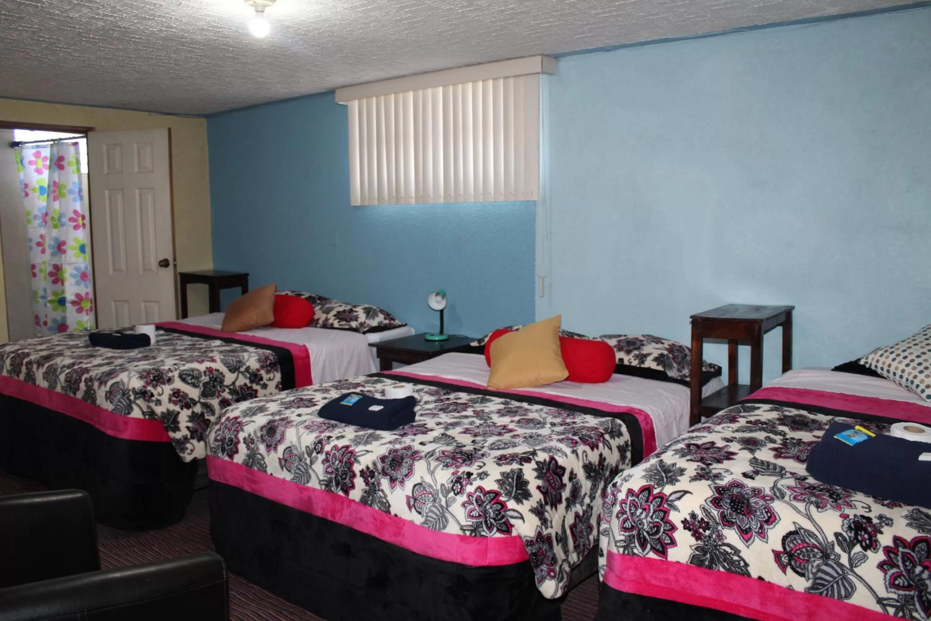 Decorative detail, Bed in hotel kasa kamelot 2