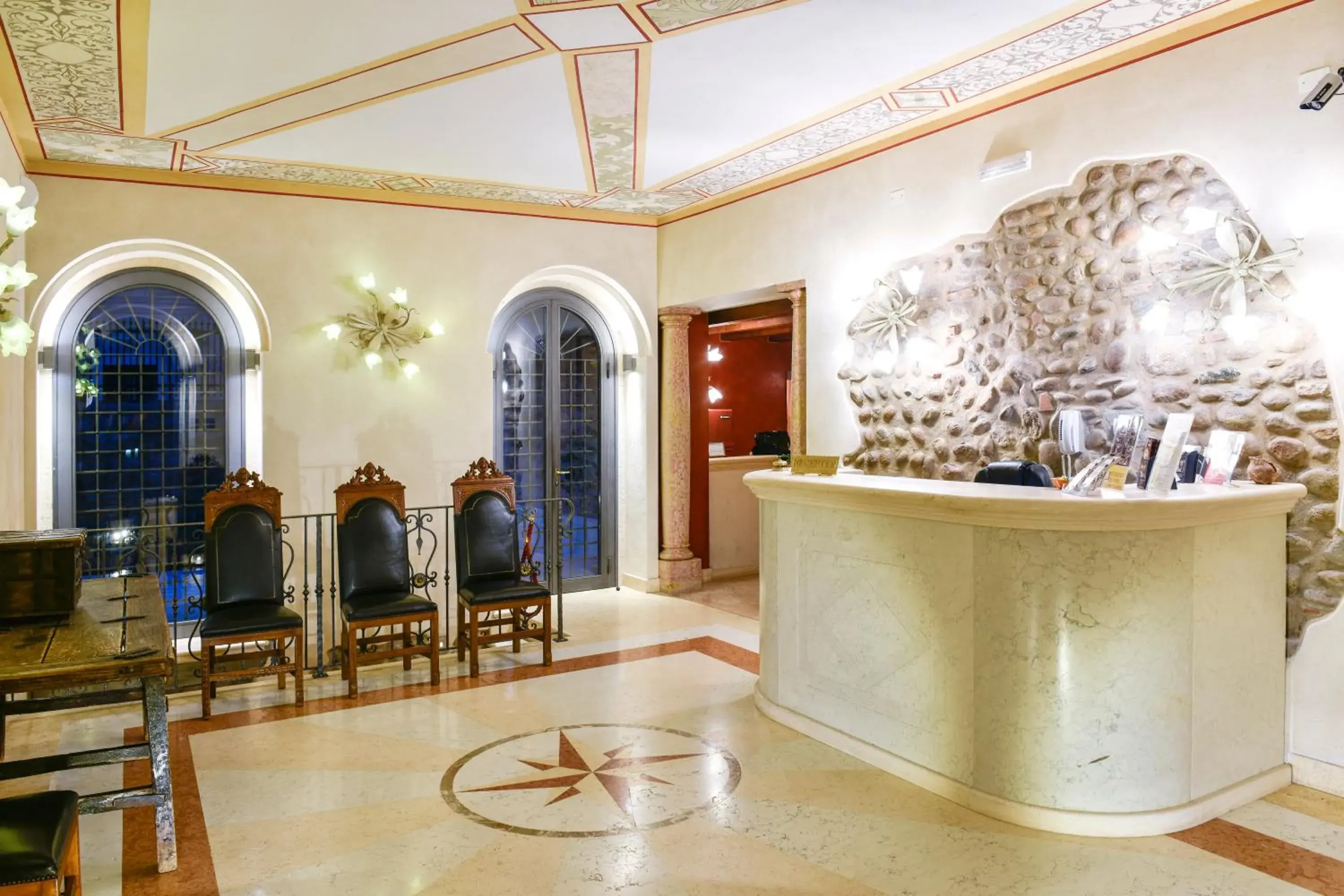 Lobby or reception in Aparthotel ANTICO SAN ZENO centro storico