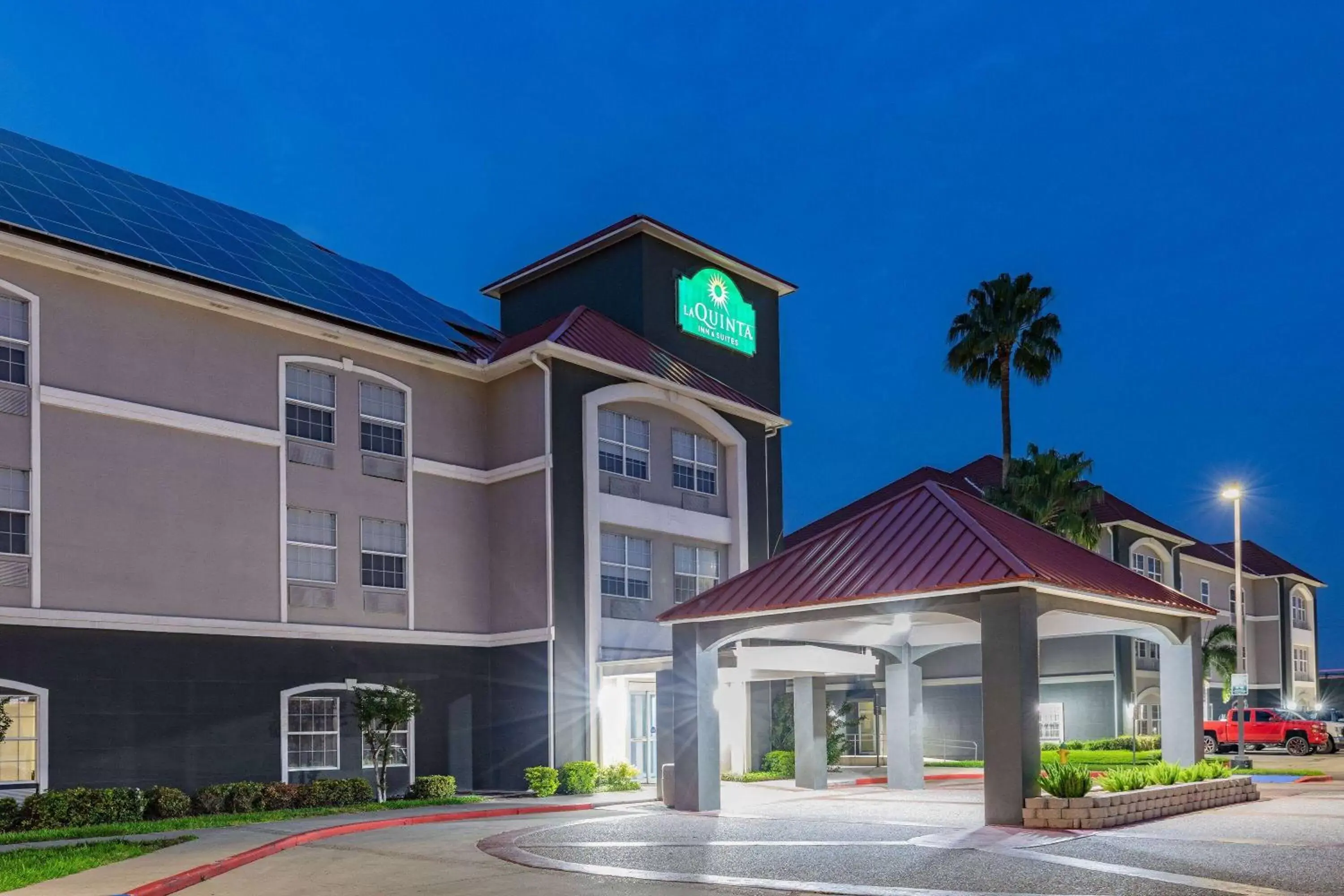 Property Building in La Quinta Inn & Suites by Wyndham Pharr RGV Medical Center